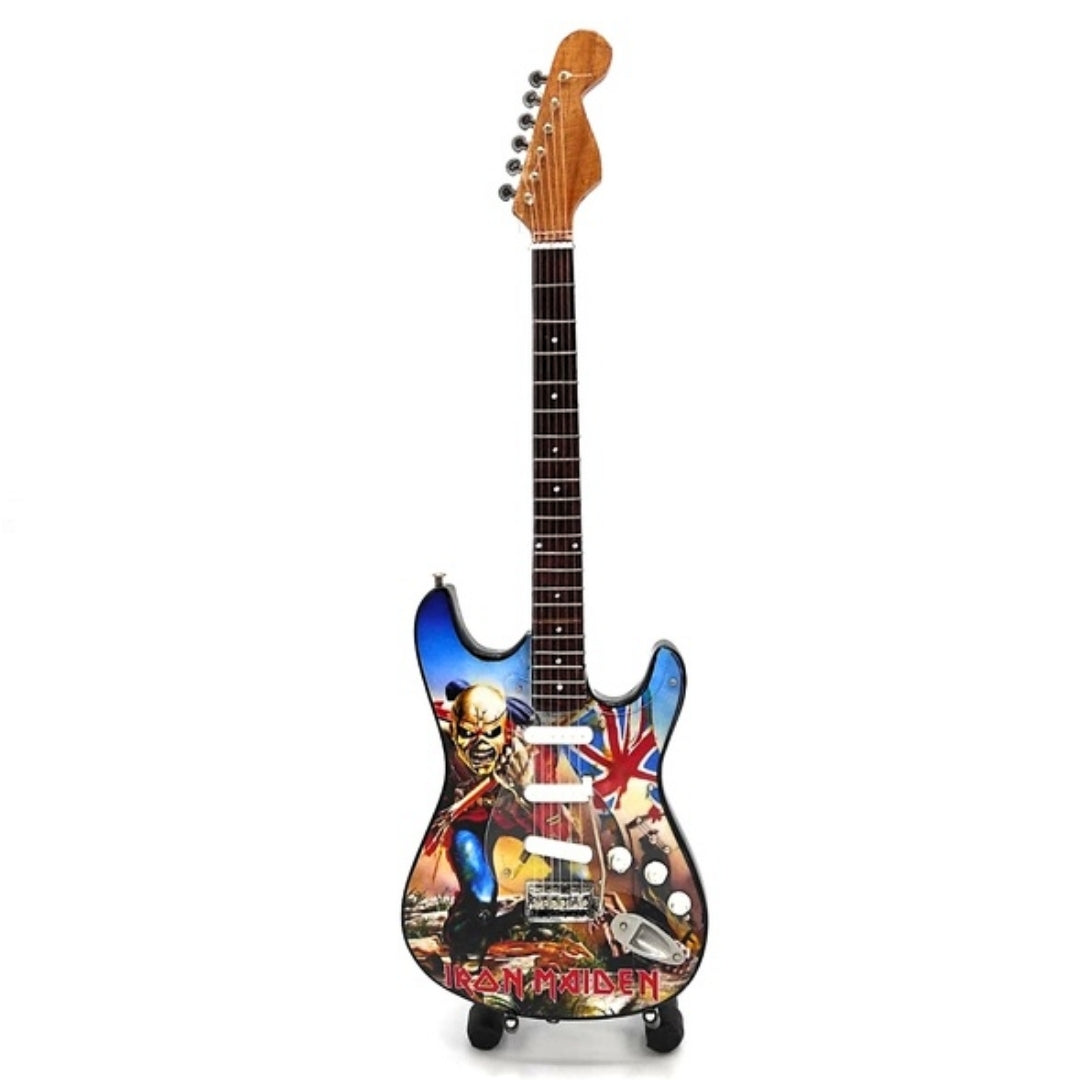 Mini guitare décorative Iron Maiden « The Trooper » en acajou - Ornement fait main pour les fans de musique