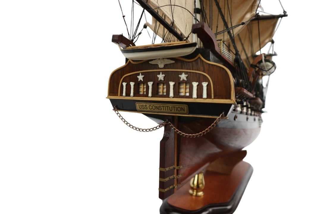 Grand modèle exclusif du voilier USS Constitution de 100cm, personnalisable par gravure