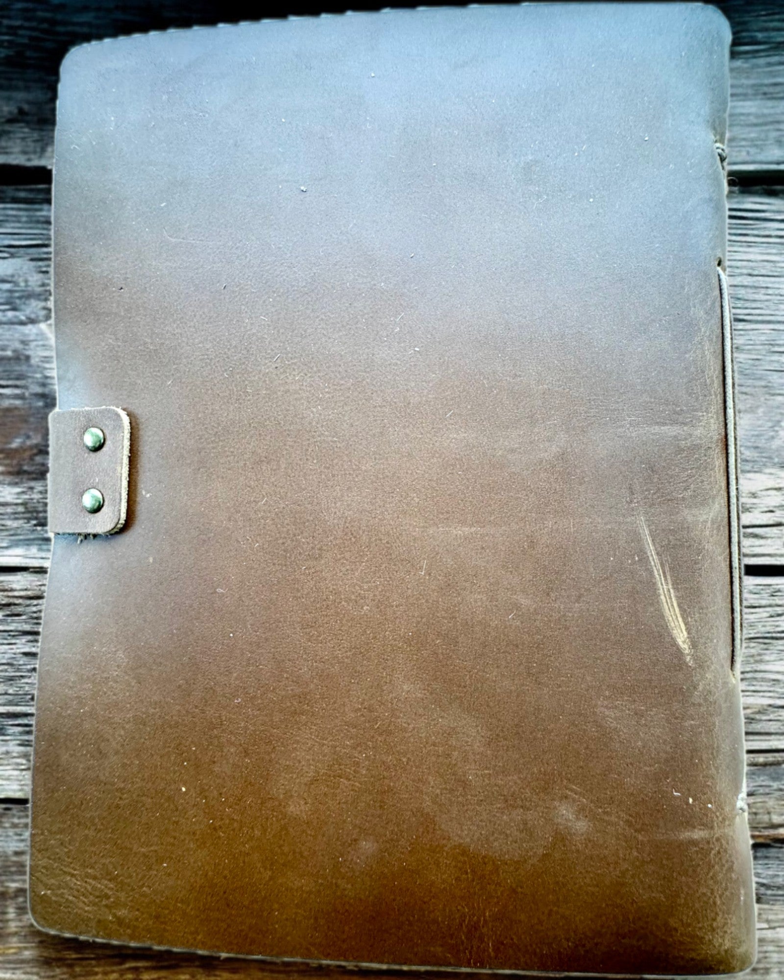 Premium-Notizbuch "RetroNotes" – Elegantes Notizbuch aus echtem Leder - 200 Seiten, 120g, Notizbuch, Skizzenbuch, Farbe Braun, Personalisierung mit Gravur