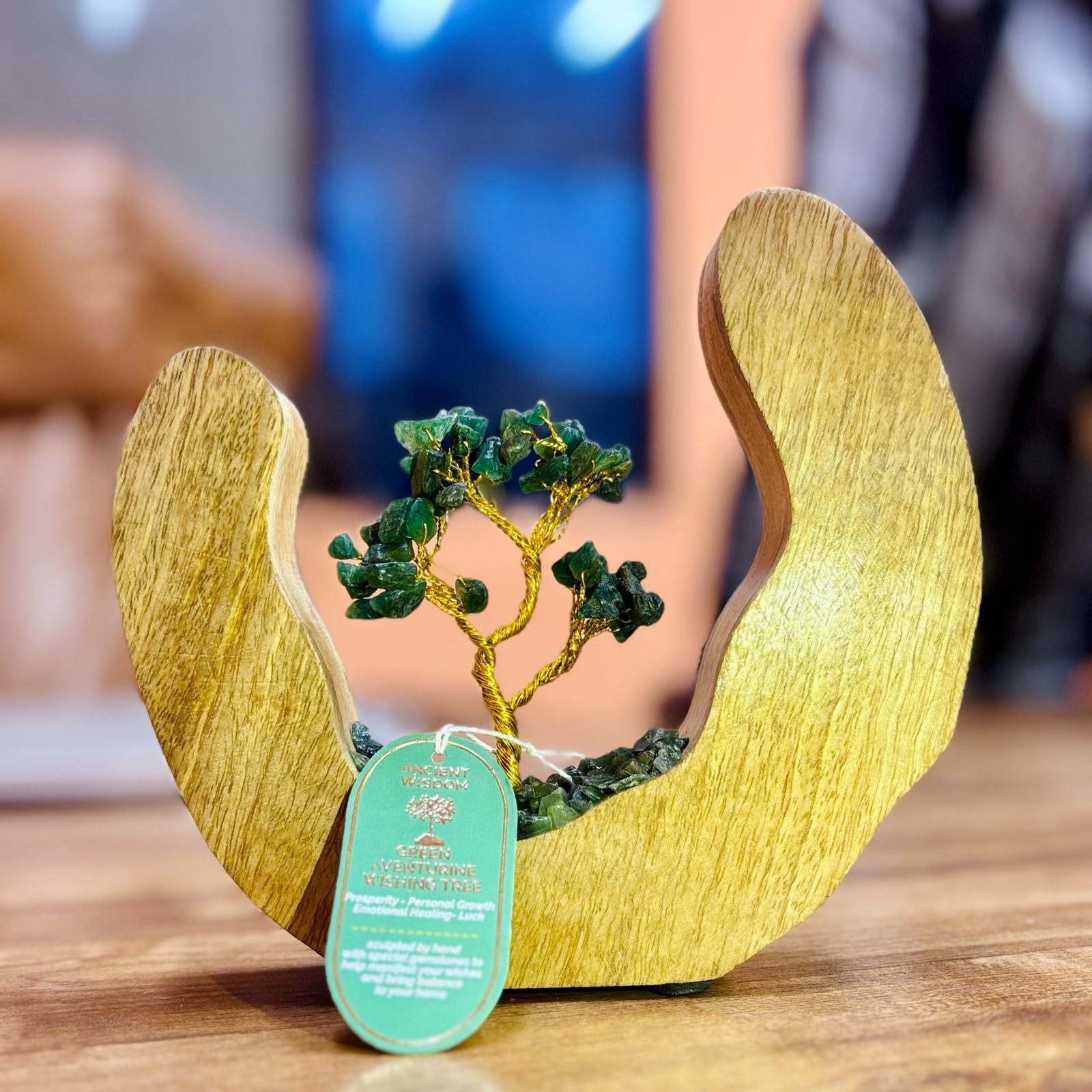 Steingarten mit grünem Aventurin - Handgefertigtes Bäumchen im Ring aus Mangoholz