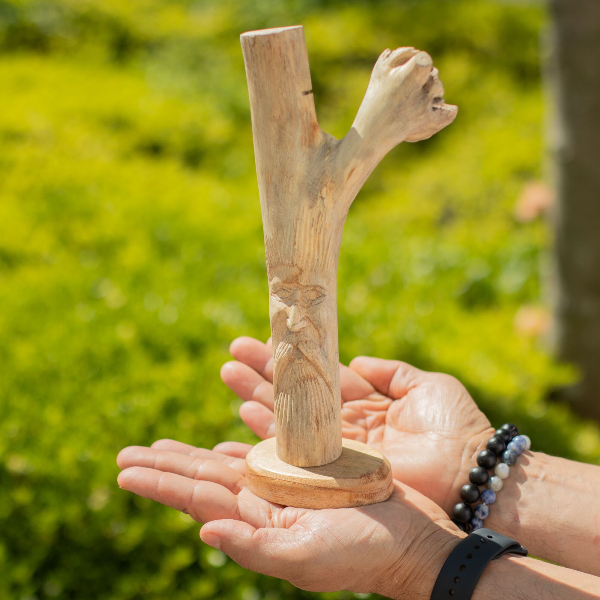 Figurines du Homme Vert sculptées à la main en bois parasite