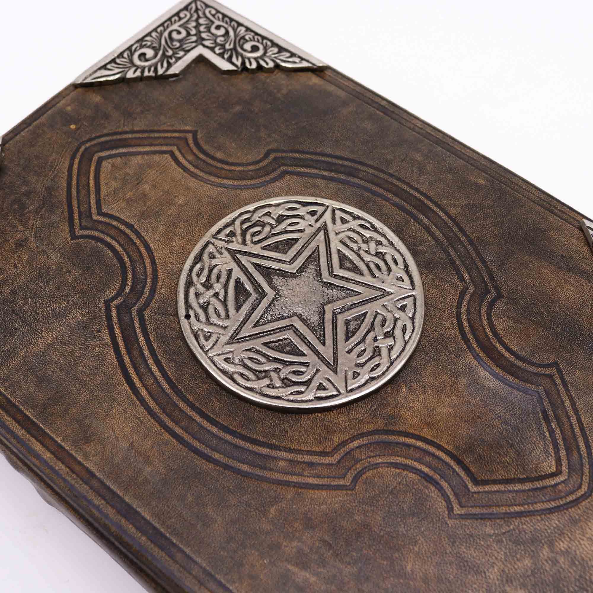 Hefty Brown Tan Book - Elegantes Notizbuch mit Zink-Pentagon, 200 Seiten mit unregelmäßigen Rändern, Ledereinband, 26x18 cm