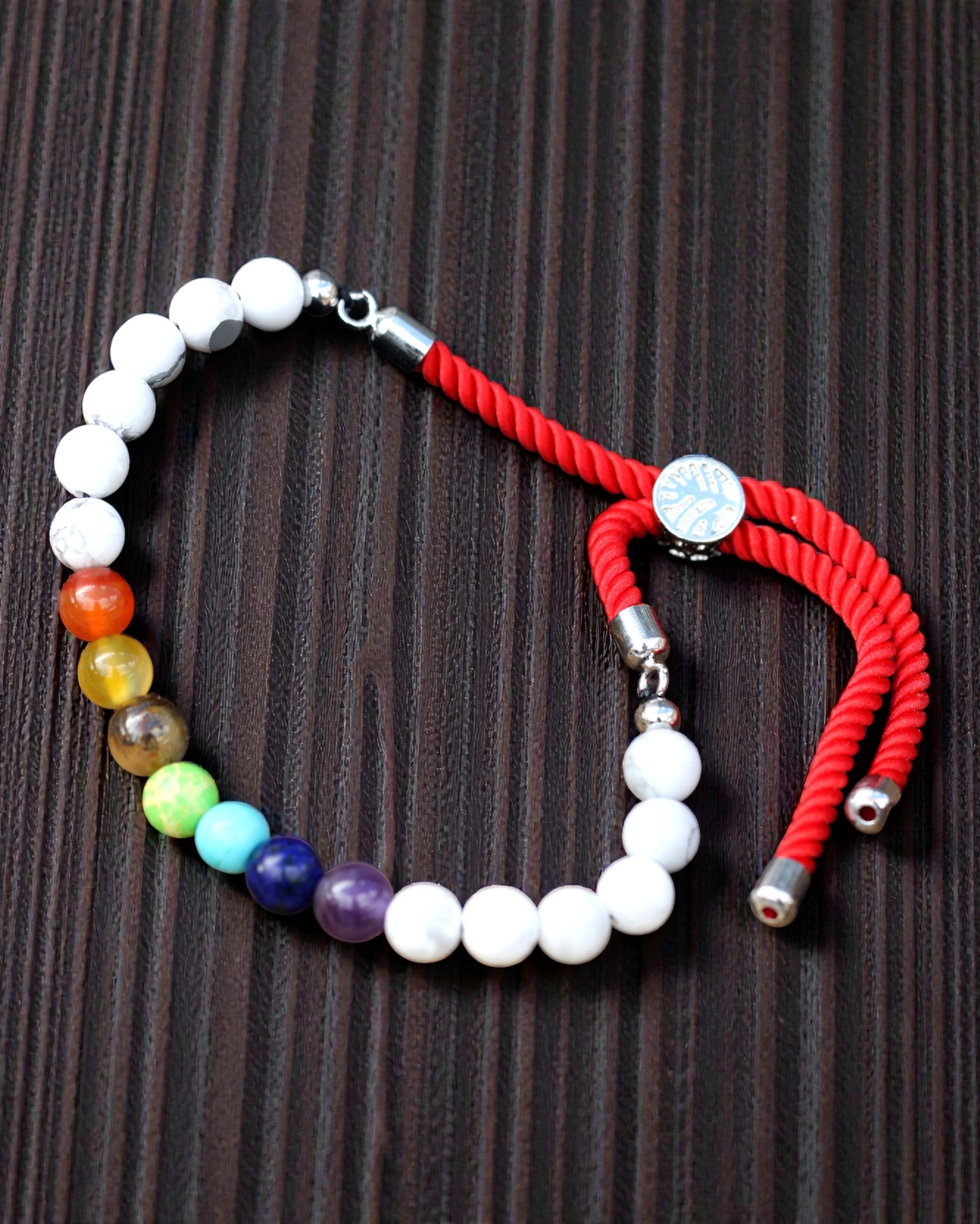 Royal Harmony Chakra – Bracelet en howlite blanche et argent 925 sur cordon rouge