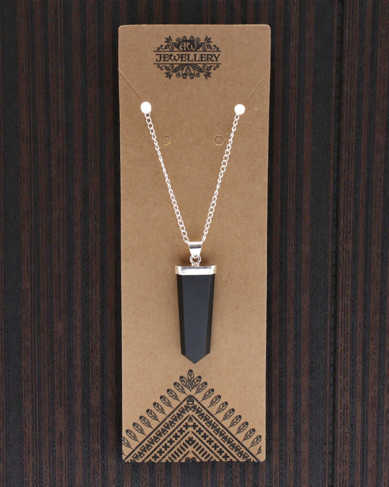 Obsidianstrahl – Flacher Anhänger aus schwarzem Achat im Kristallschliff