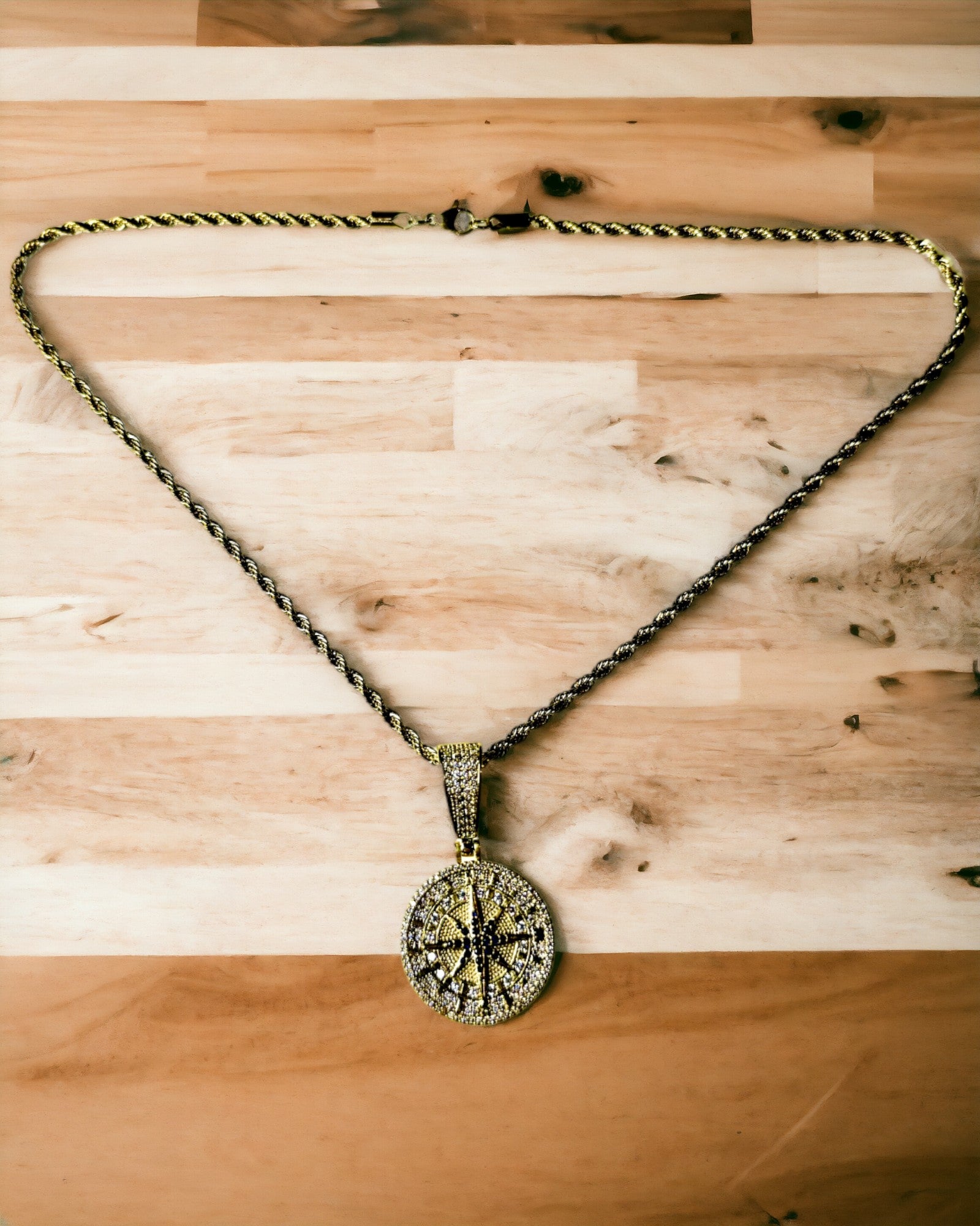 Necklace with Glamour Style Compass Pendant with Zirconia for Women and Men - 2 variants to choose from, personalization with engraving for a gift