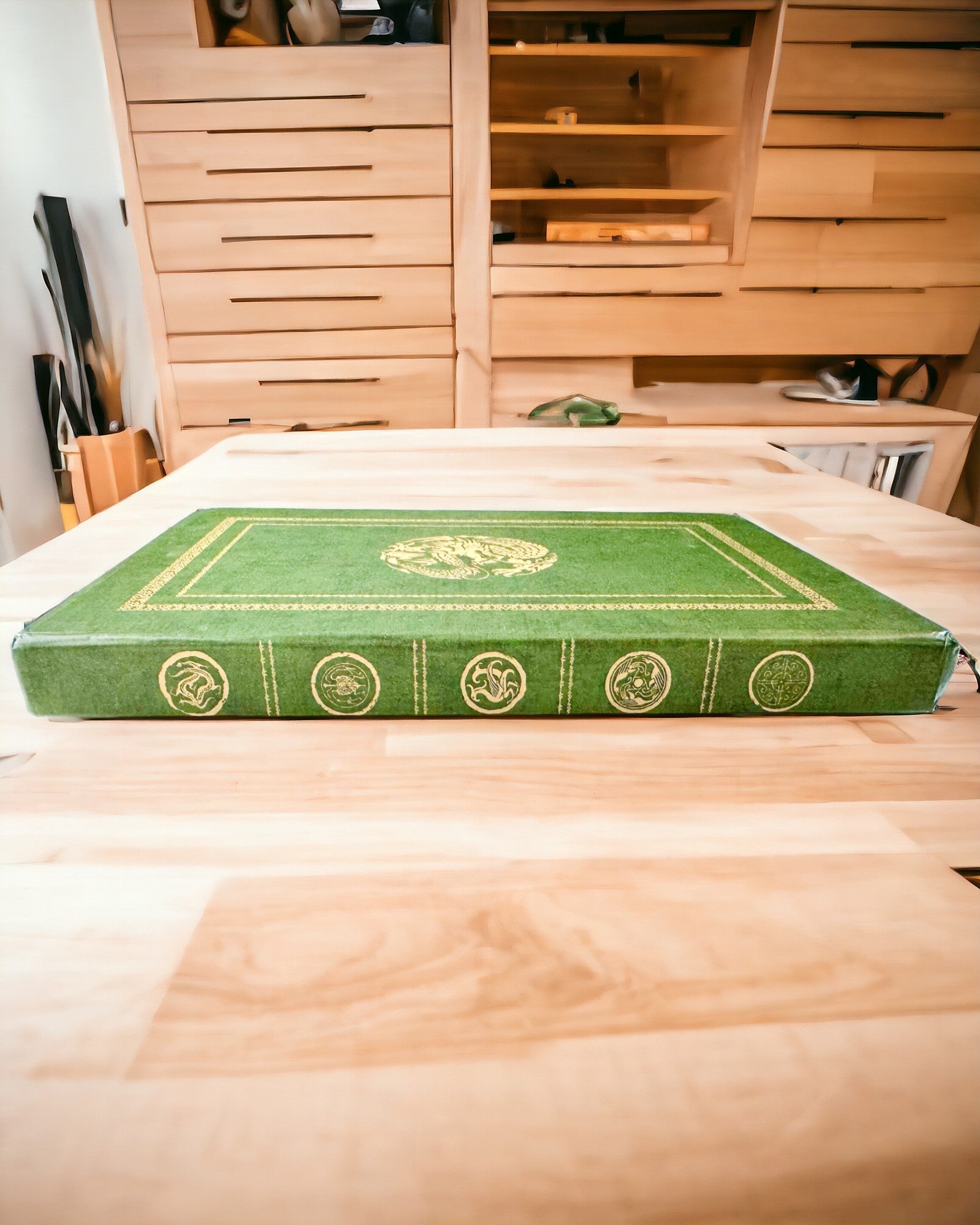 Grünes Ziernotizbuch mit Drachenmotiv - Fantasy-Inspirationen, mit Gravur