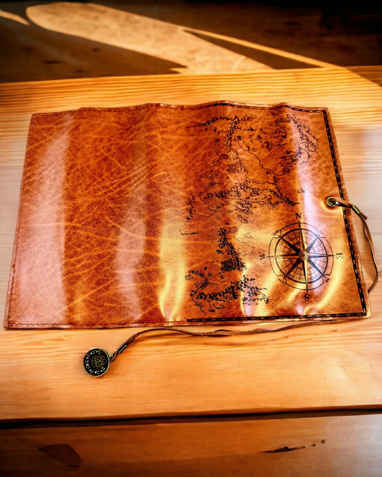 Retro Dunkelbraunes Lederetui mit Schatzkartenmotiv - Elegante Tasche zur Aufbewahrung von Schreibschätzen