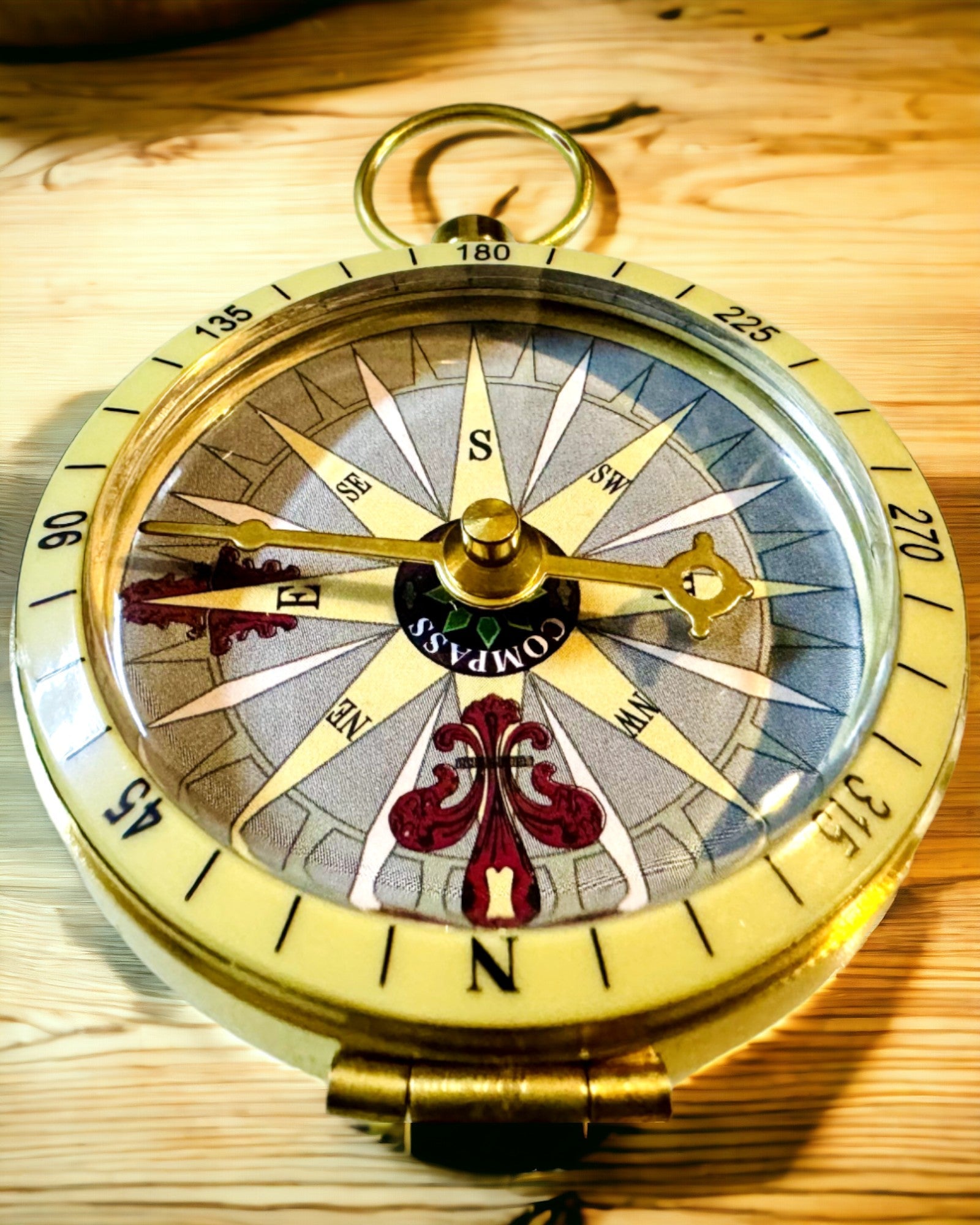 Retro Style Navigation Compass – Portable and Precise Direction-Finding Instrument for Travelers and Explorers. Engraving, personalization.
