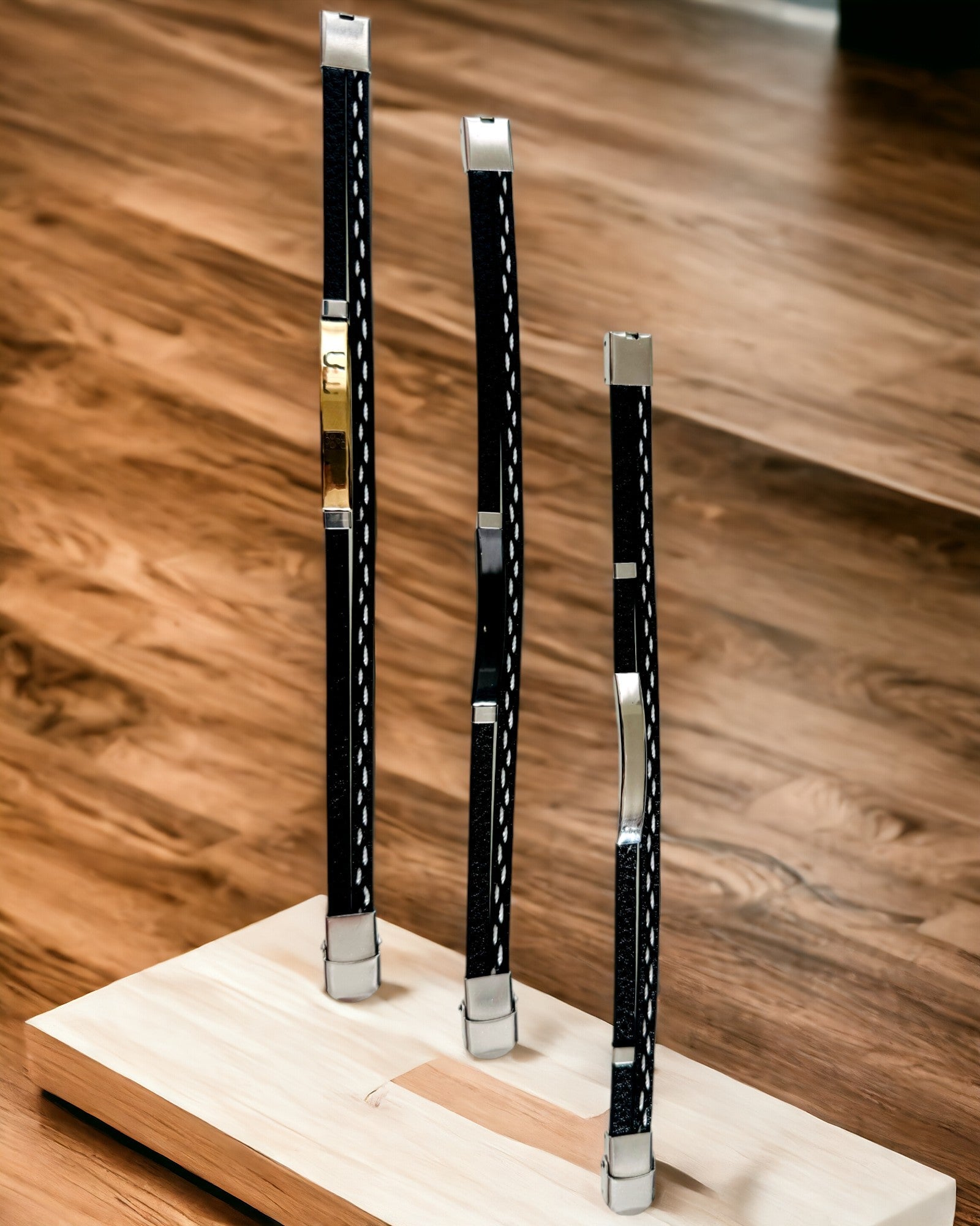 Braccialetto Sportivo in Pelle PU e Acciaio Inossidabile con Possibilità di Incisione – 3 Colori