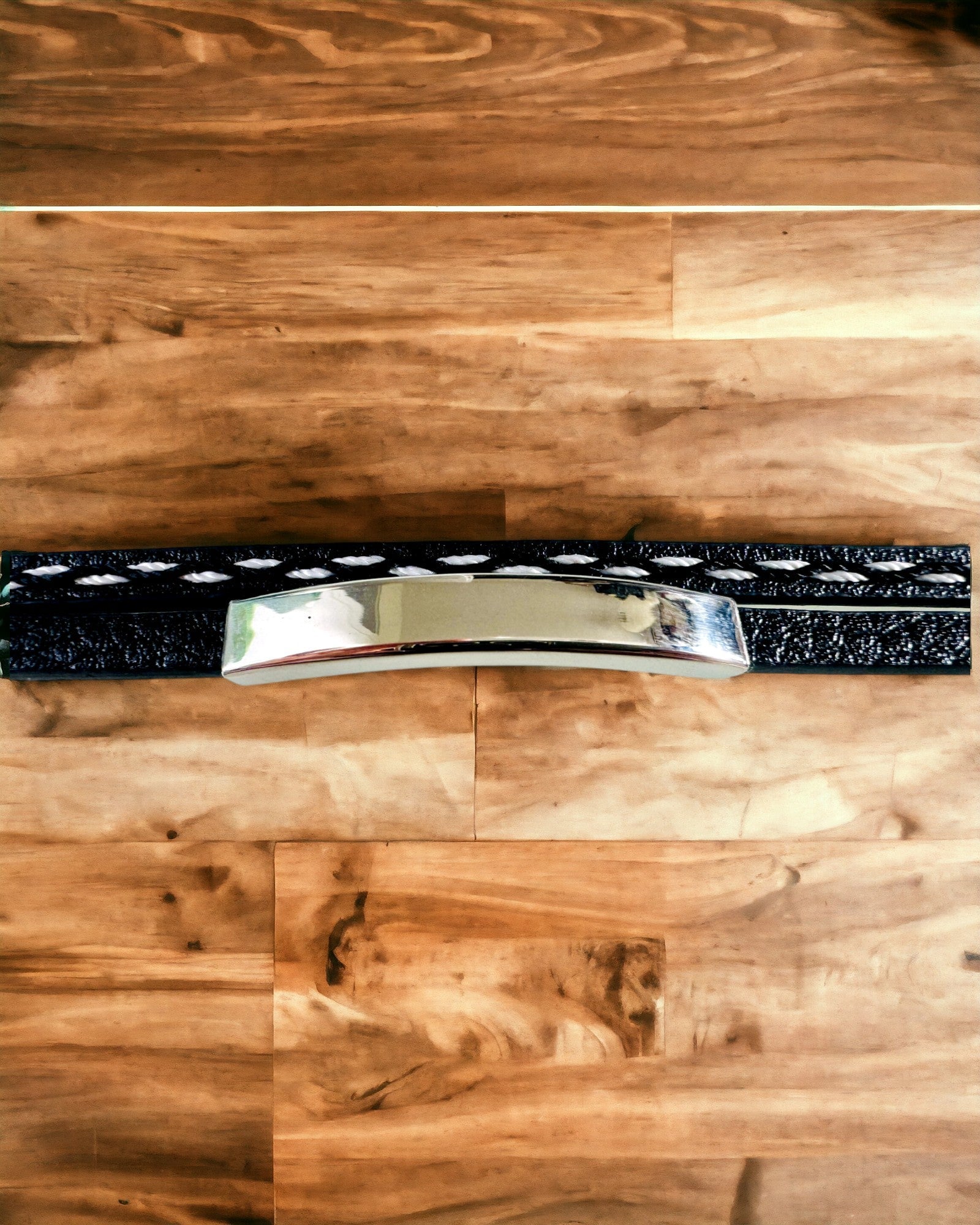 Braccialetto Sportivo in Pelle PU e Acciaio Inossidabile con Possibilità di Incisione – 3 Colori