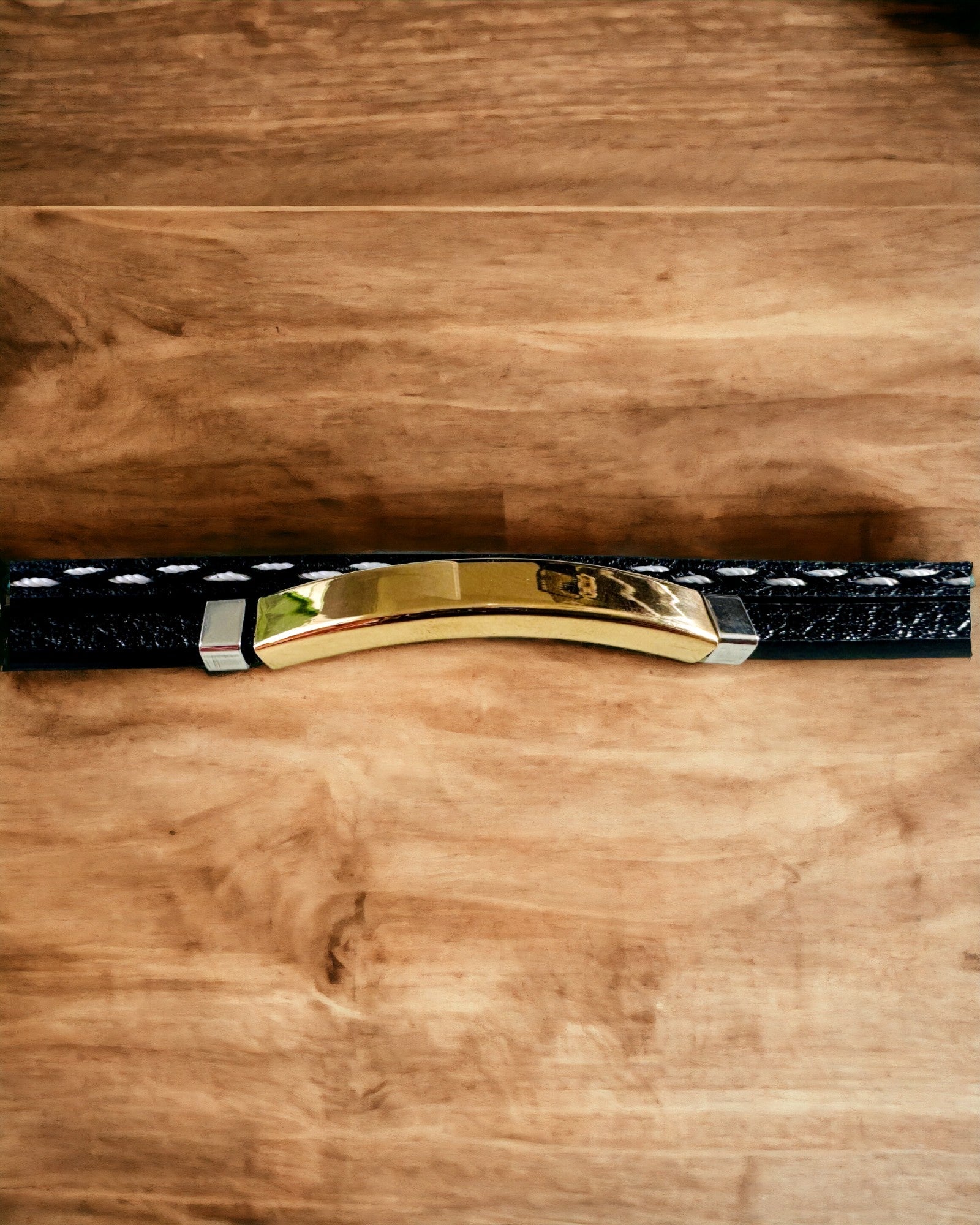 Braccialetto Sportivo in Pelle PU e Acciaio Inossidabile con Possibilità di Incisione – 3 Colori