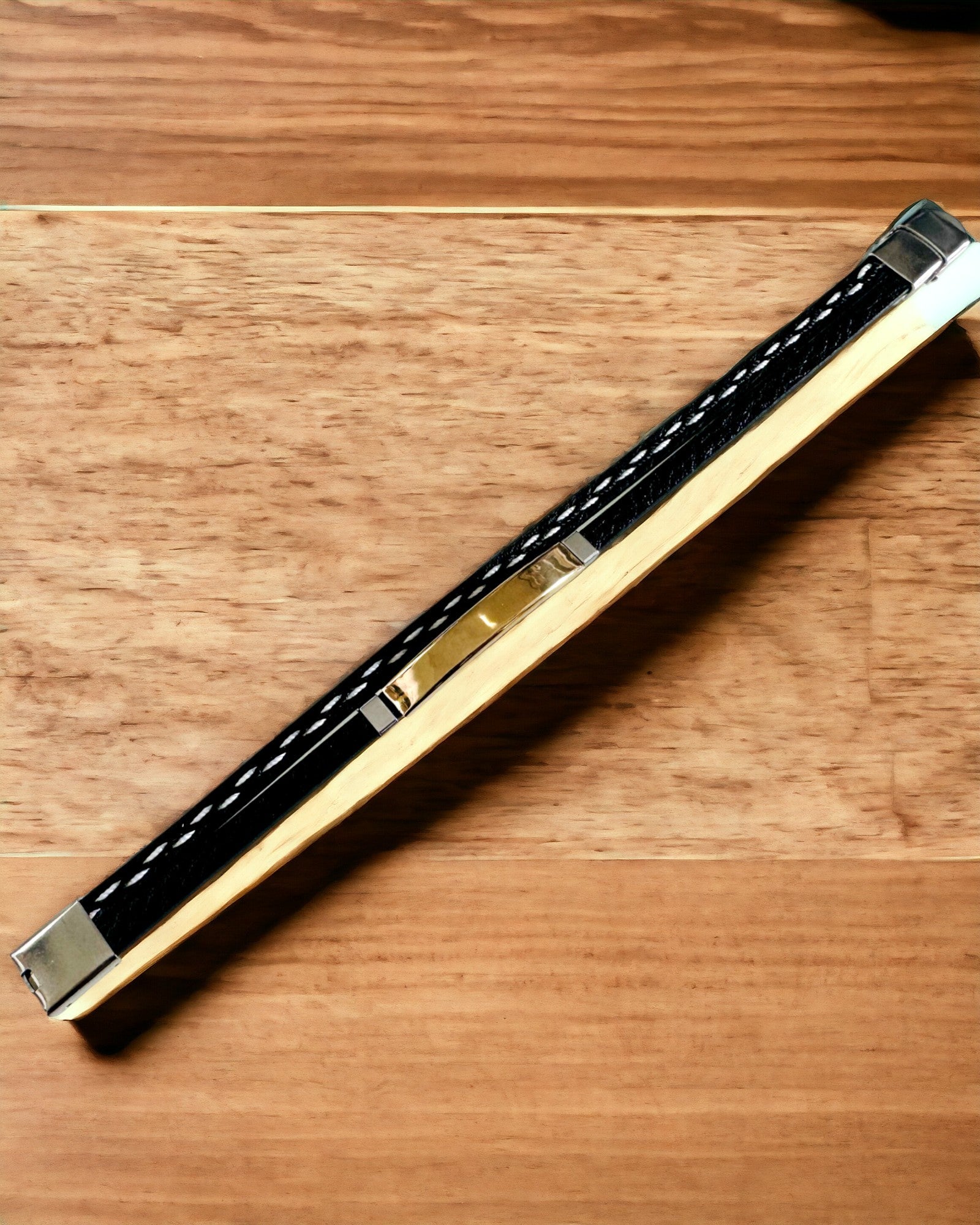 Braccialetto Sportivo in Pelle PU e Acciaio Inossidabile con Possibilità di Incisione – 3 Colori