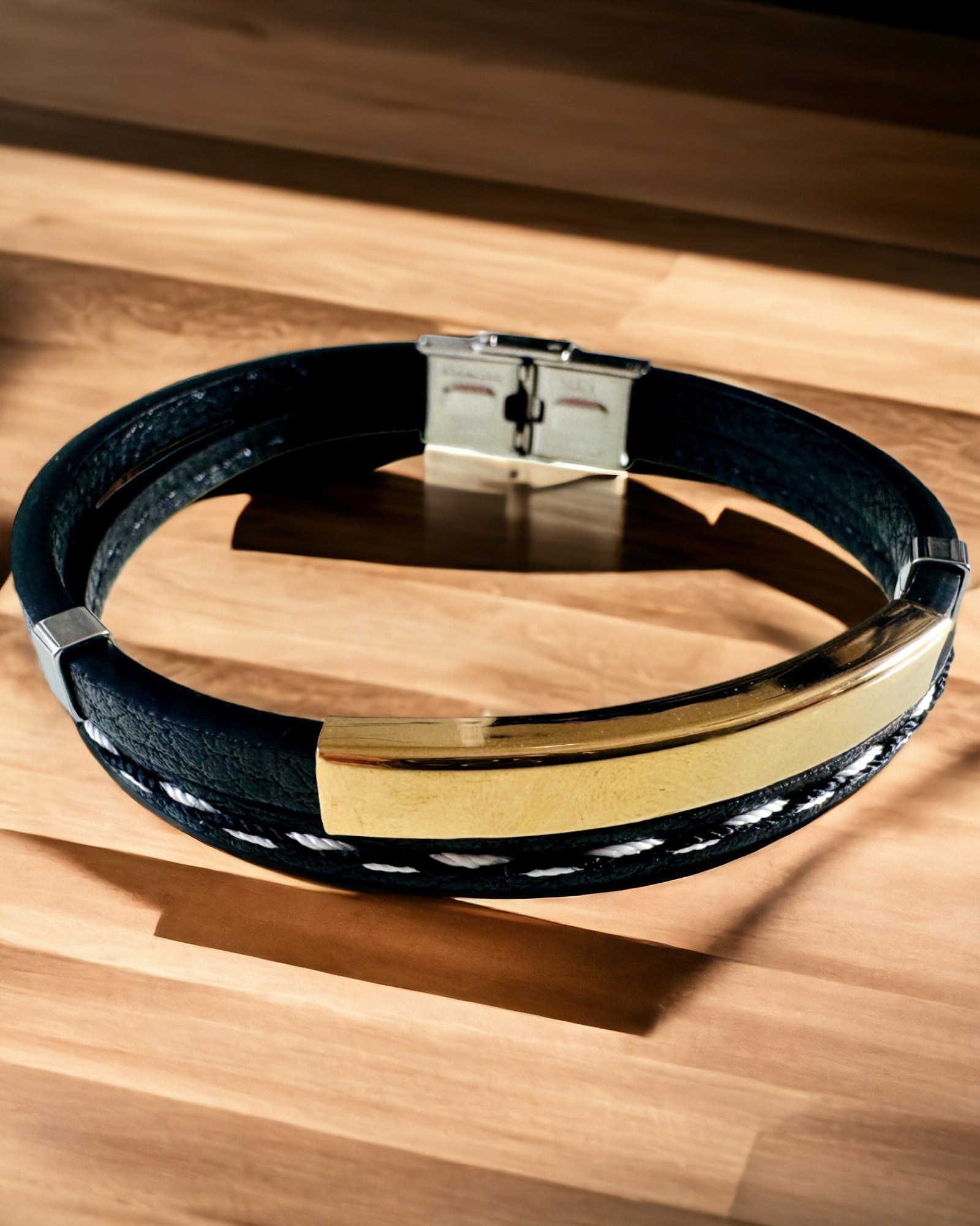 Braccialetto Sportivo in Pelle PU e Acciaio Inossidabile con Possibilità di Incisione – 3 Colori