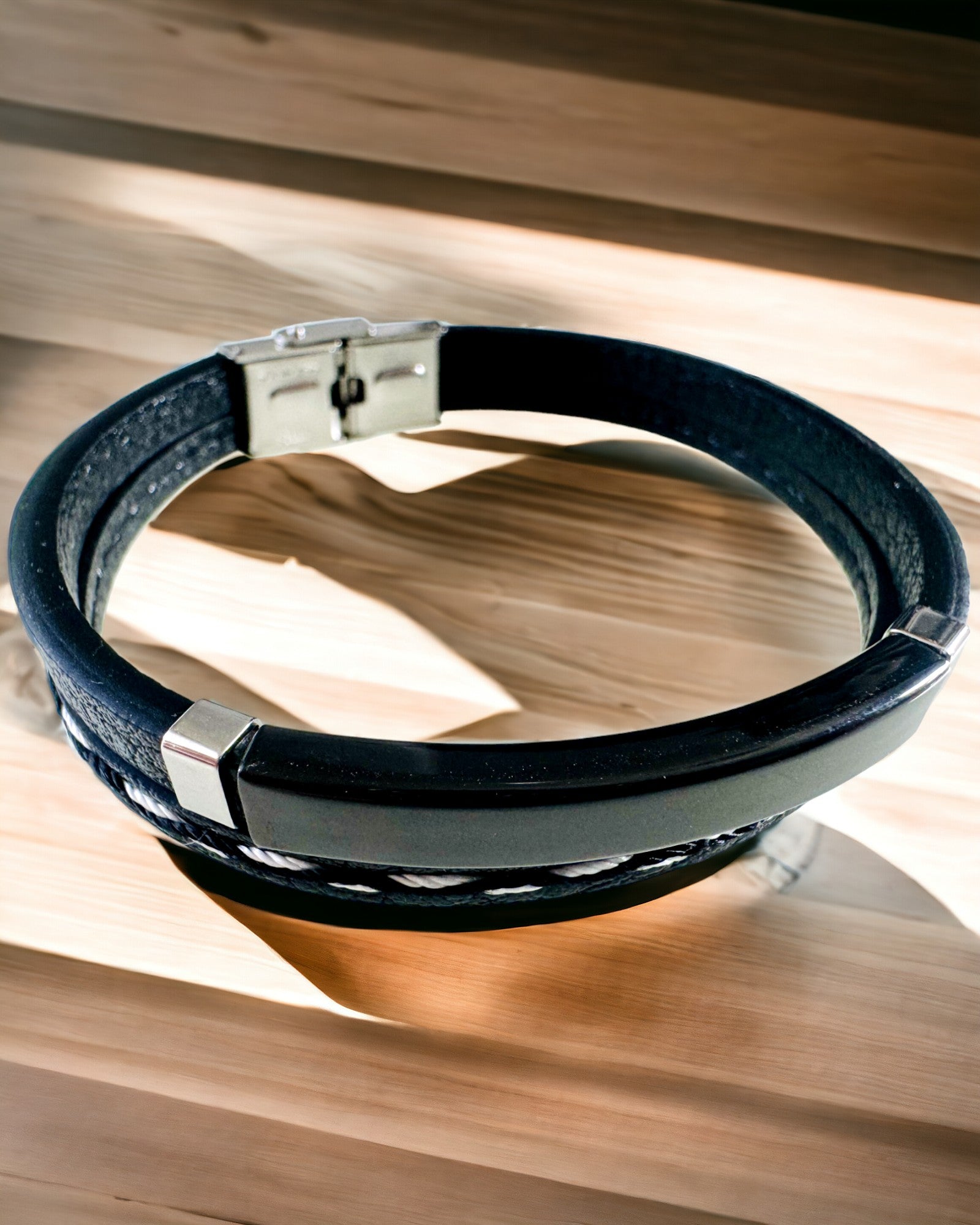 Braccialetto Sportivo in Pelle PU e Acciaio Inossidabile con Possibilità di Incisione – 3 Colori