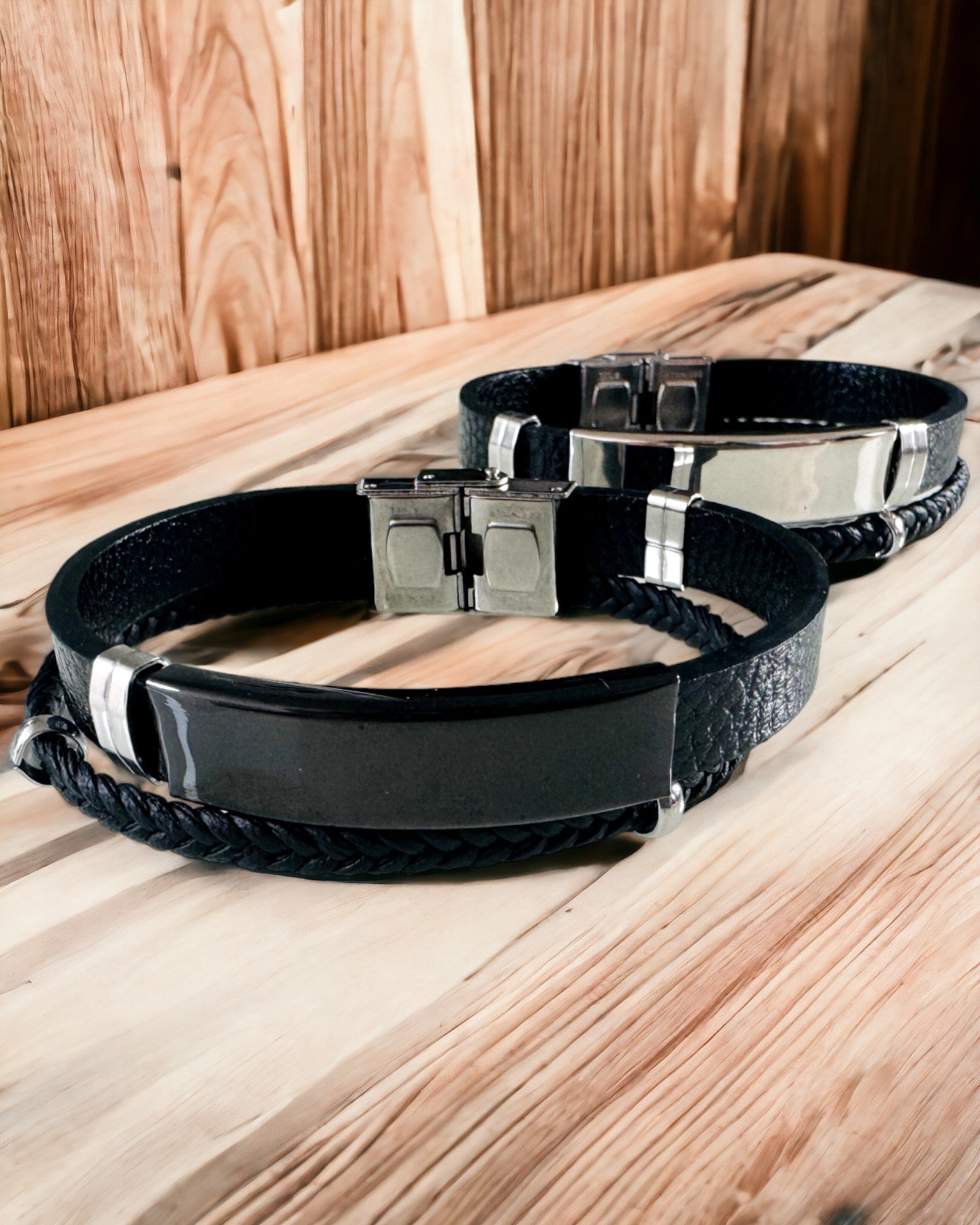 Bracciale da Uomo in Pelle PU e Acciaio Inossidabile con Possibilità di Incisione – Disponibile in Due Varianti di Colore