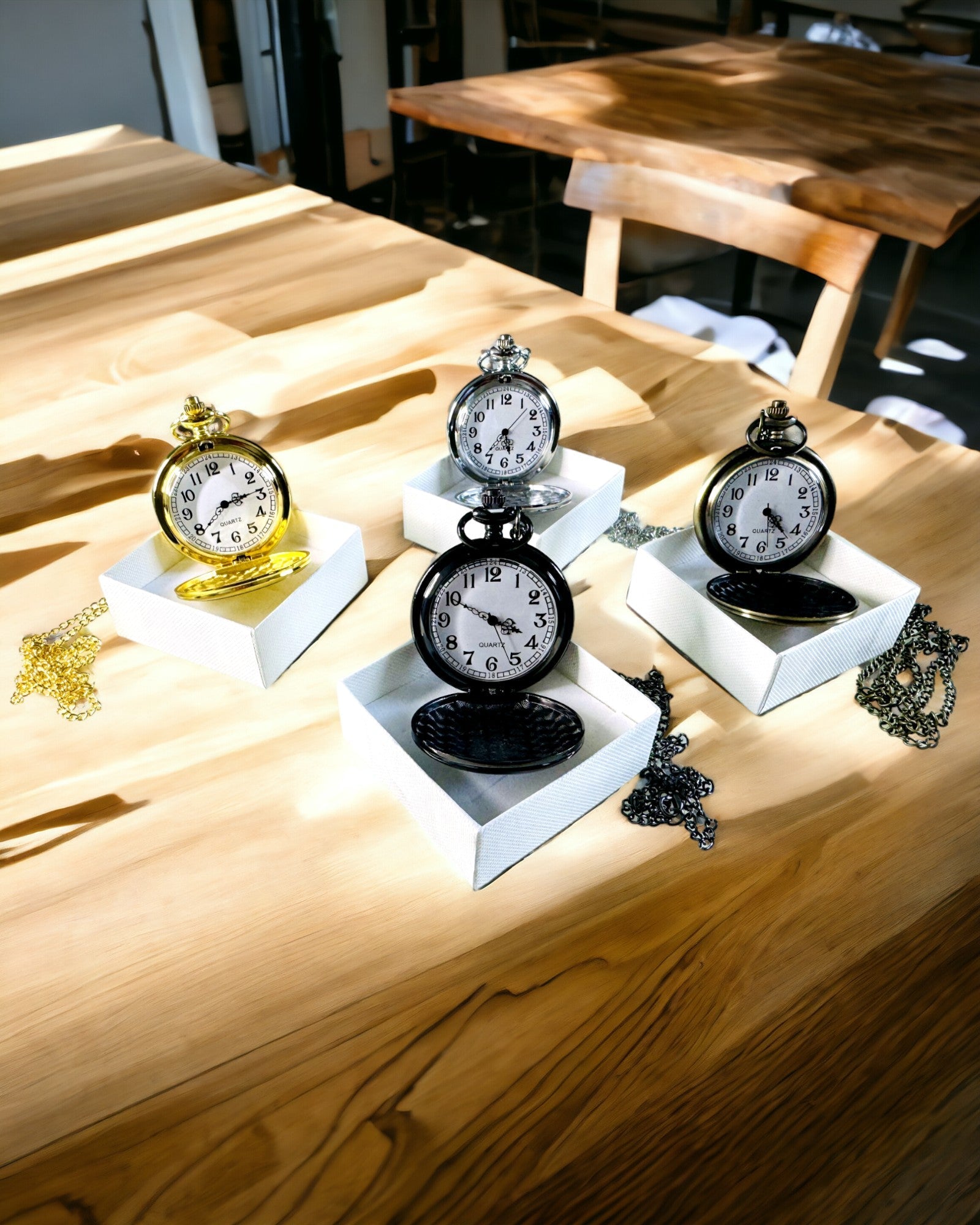 Taschenuhr im Vintage-Stil mit Personalisierungsmöglichkeit - gebürstetes Gold