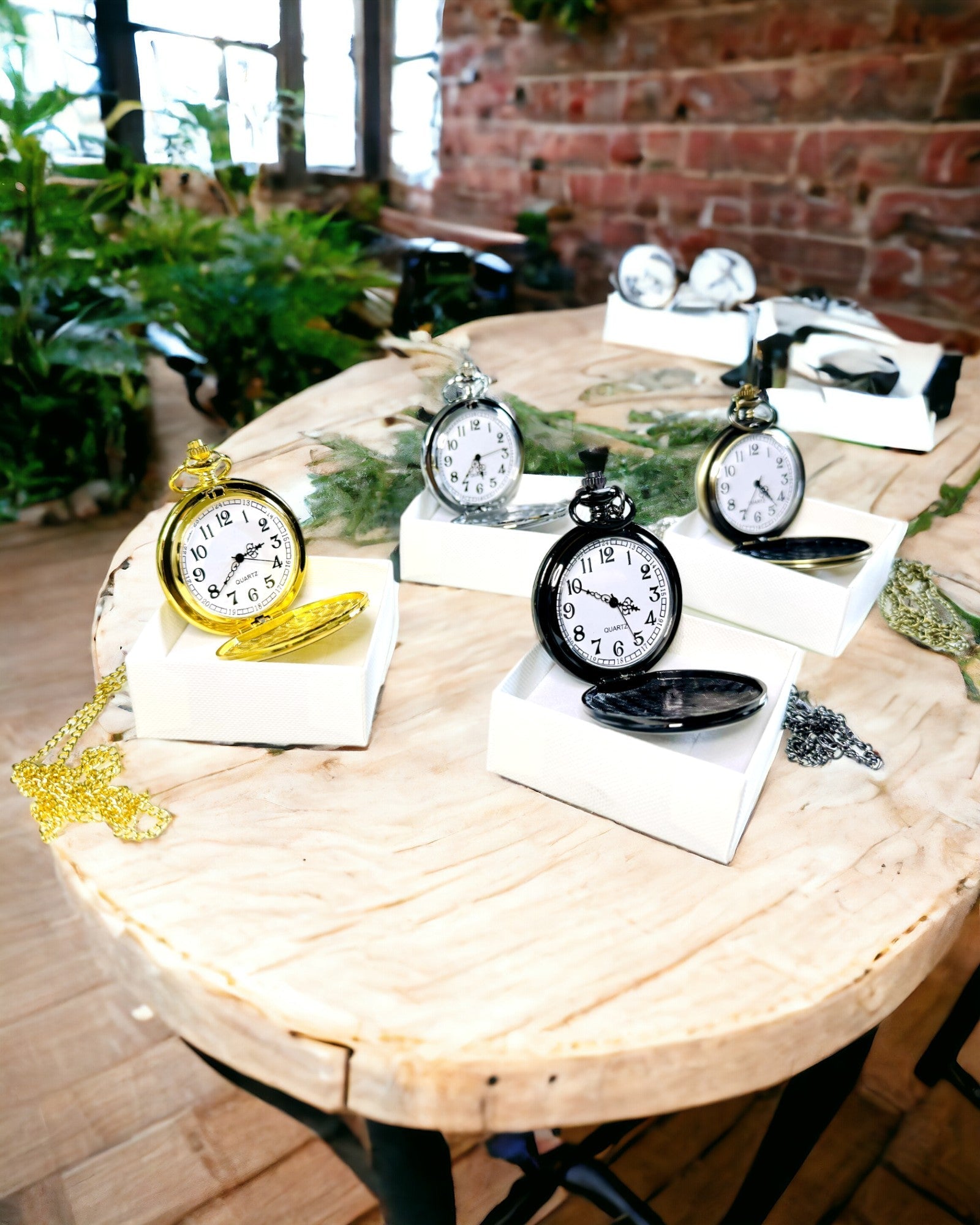 Taschenuhr im Vintage-Stil mit Personalisierungsmöglichkeit - gebürstetes Gold