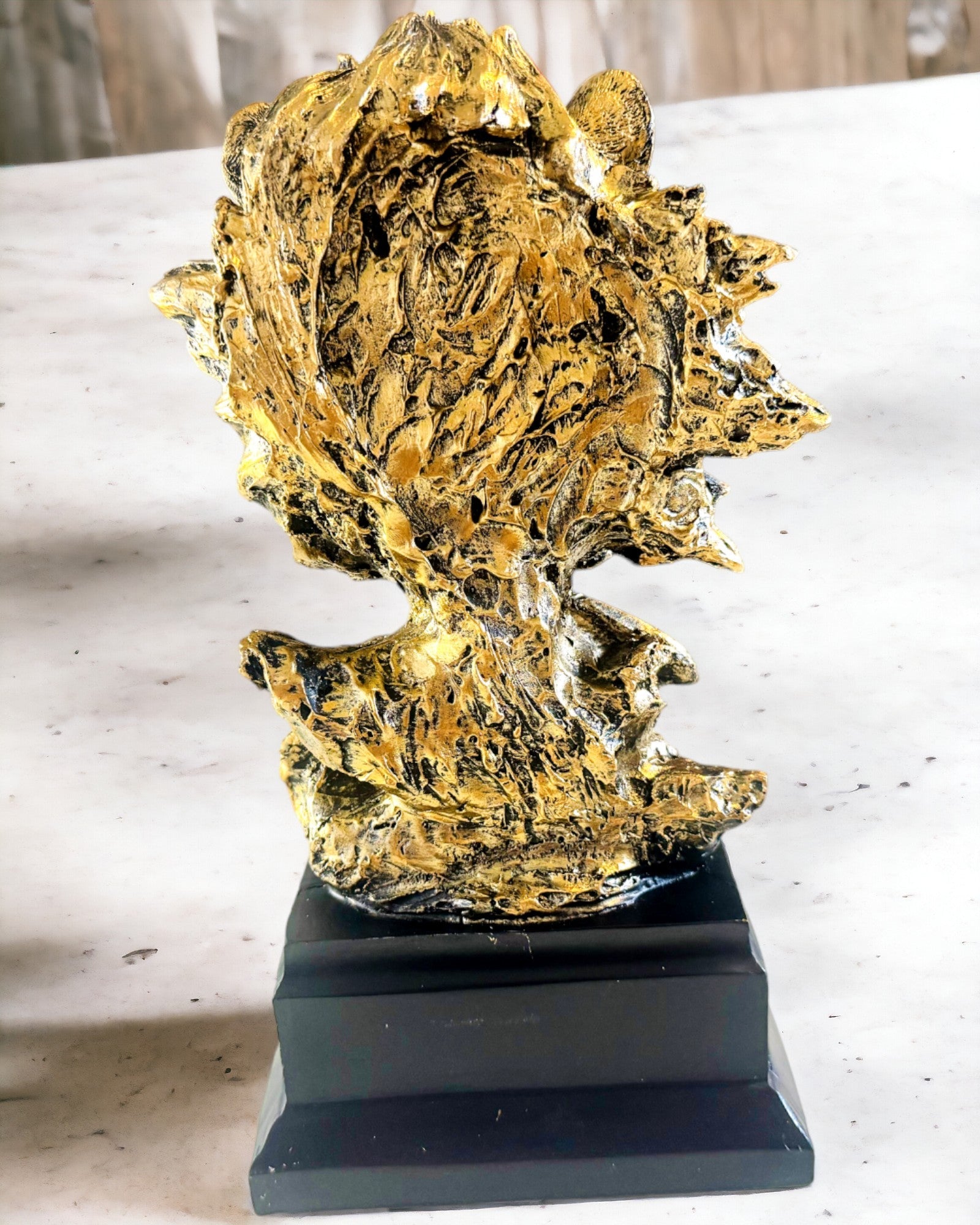Lion Royal - Figure Décorative Majestueuse avec Possibilité de Gravure, 2 variantes de couleur au choix, pour cadeau
