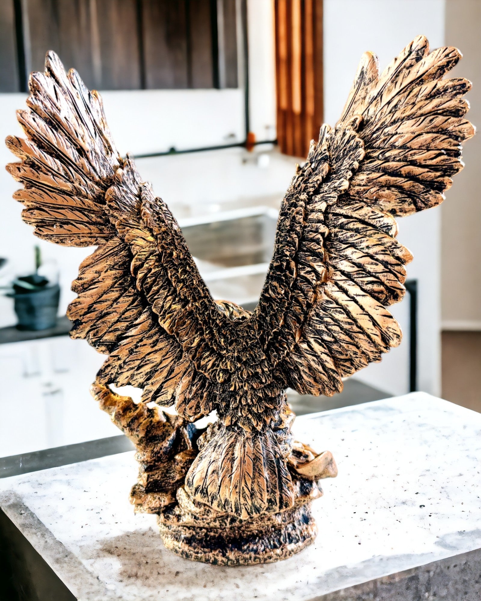 "Władca Wiatrów" - Scultura Retrò di Aquila in Stile Vintage con Opzione di Incisione