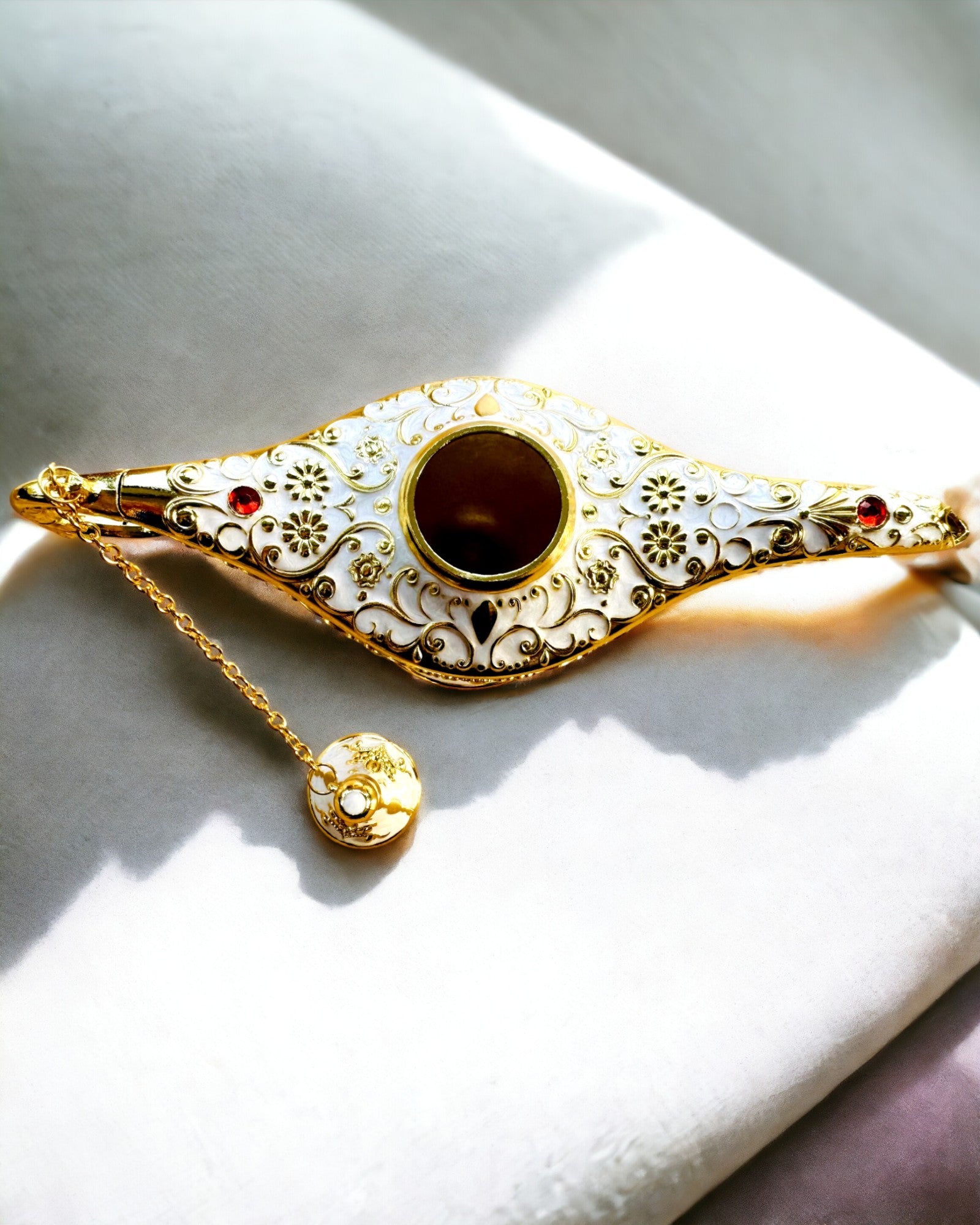 Magische Lampe von Aladin mit Gravuroption - Weißer Variante, durchzogen mit Gold