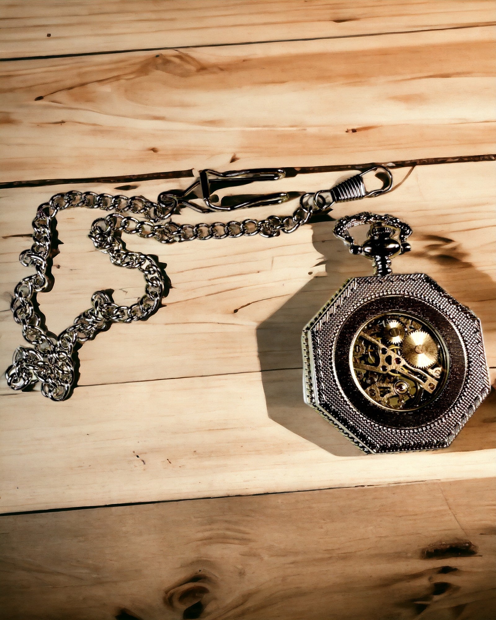 Montre de poche mécanique octogonale classique en argent avec cadran ajouré de style steampunk