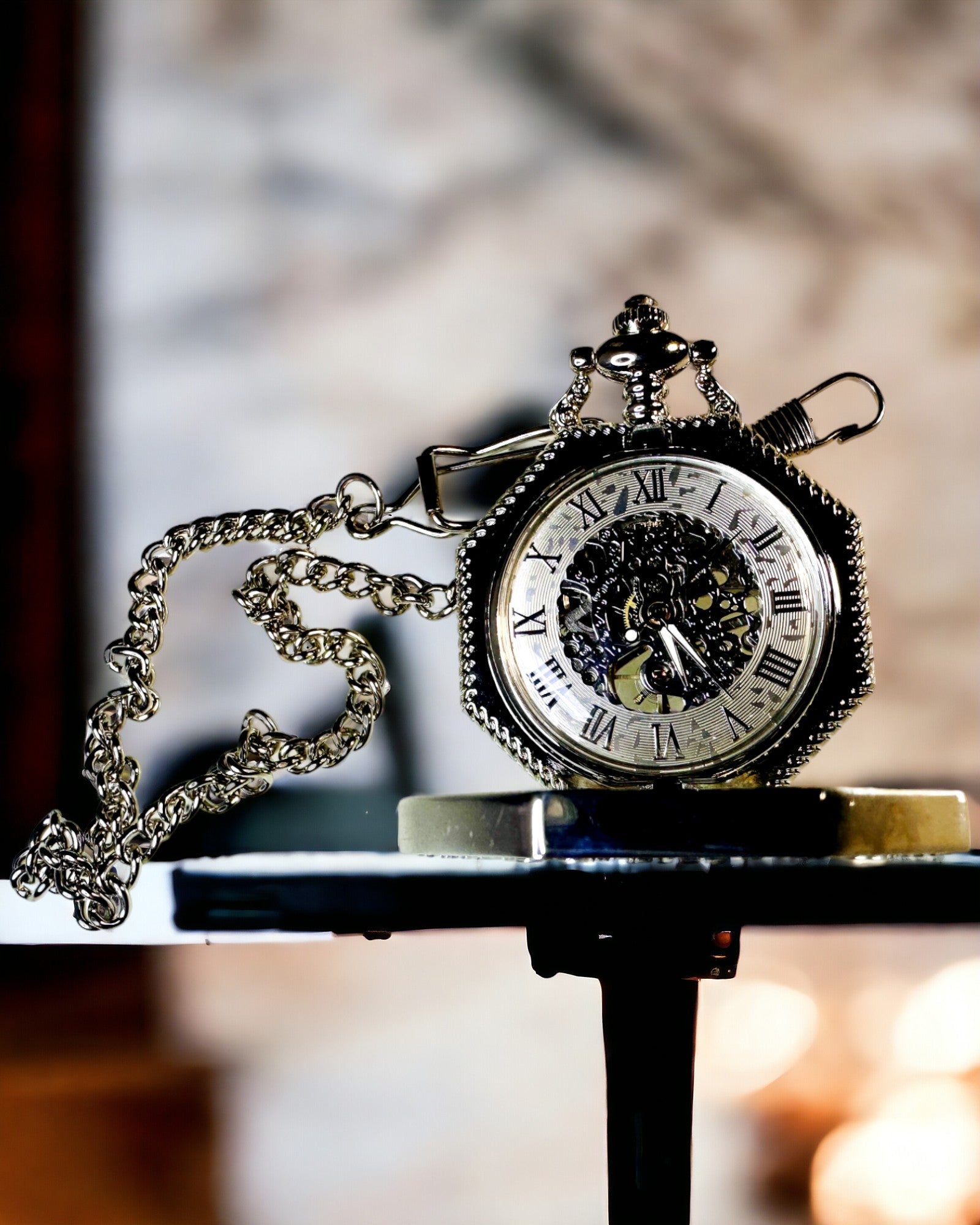 Montre de poche mécanique octogonale classique en argent avec cadran ajouré de style steampunk