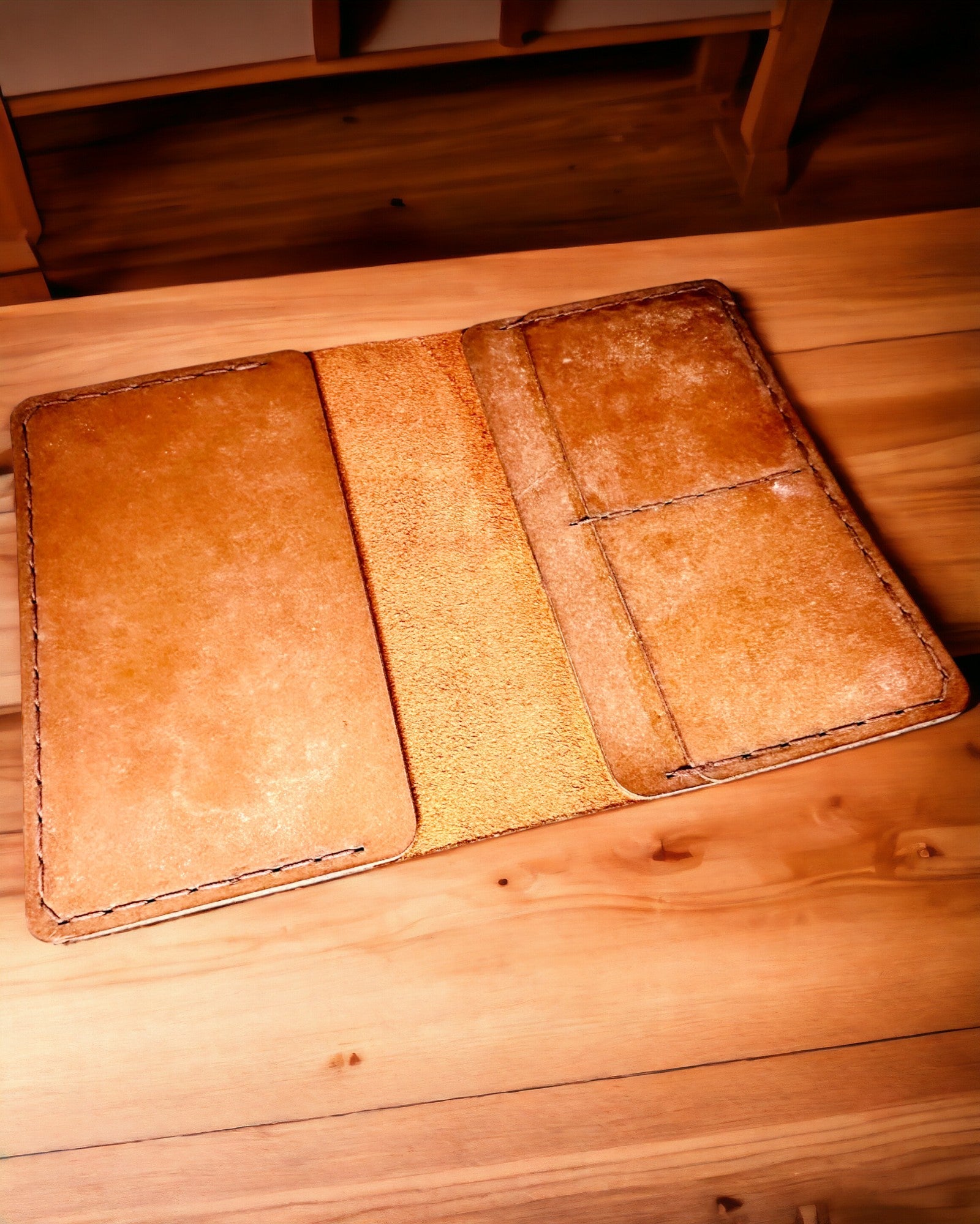 Traveler's Case - Leather Passport Holder, personalized with engraving - 2 color variants