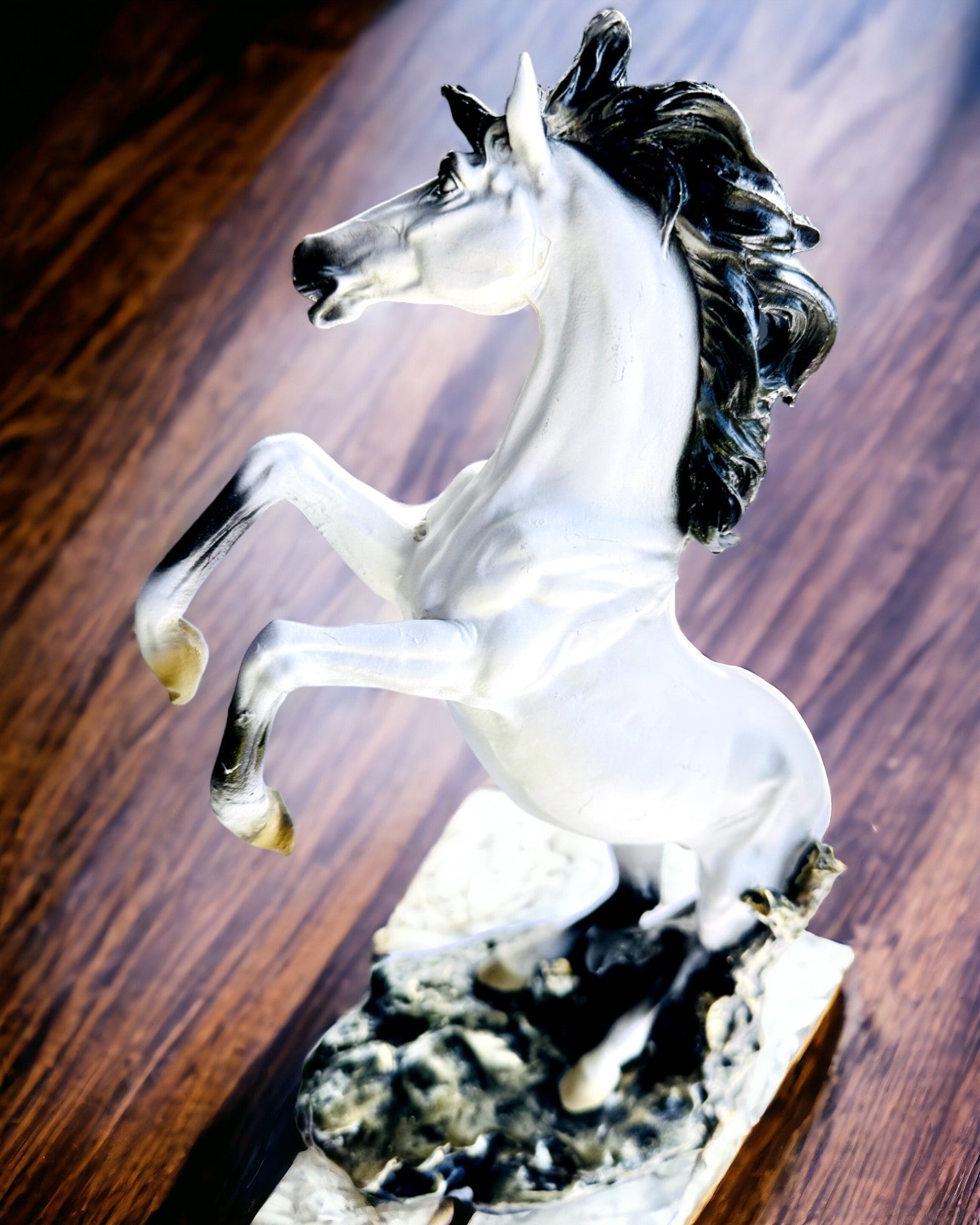 "Élégant Cavalier" - Figurine de Cheval Blanche avec Possibilité de Gravure