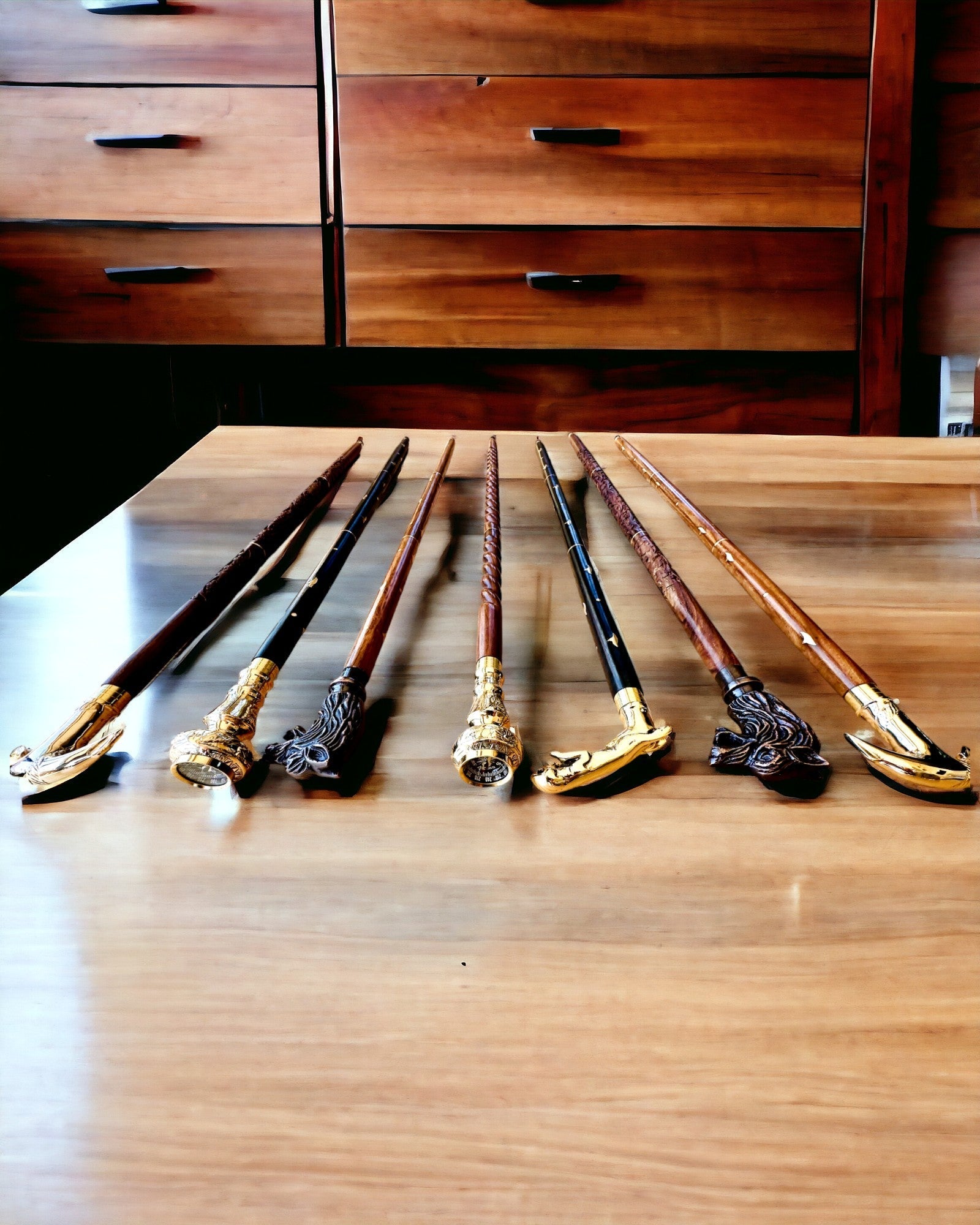 Kompasso Black - Bastone da passeggio - Legno Intagliato a Mano - Edizione Esclusiva con Possibilità di Incisione