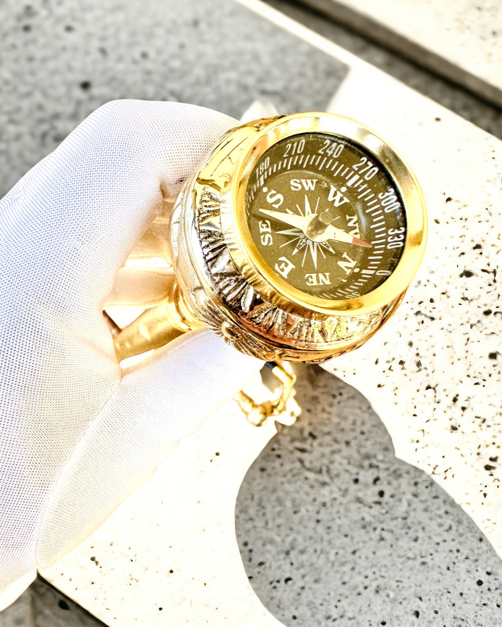 Kompasso Brown - Spazierstock - Handgeschnitztes Holz - Exklusive Edition mit Gravurmöglichkeit