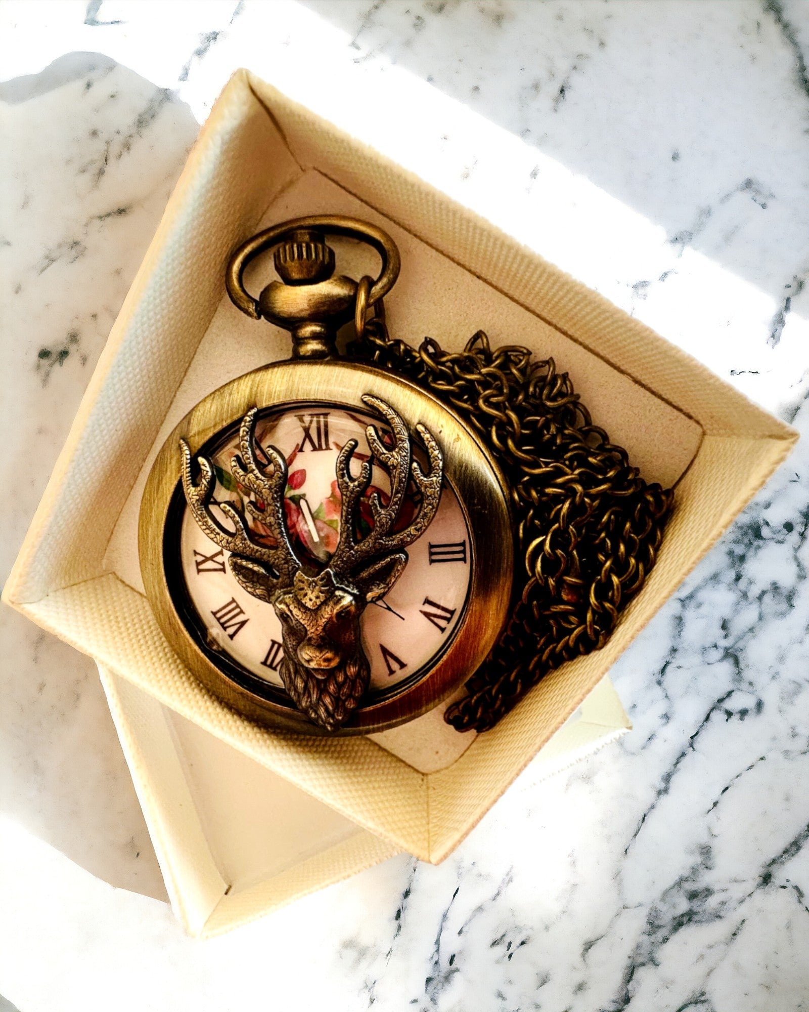 Orologio da tasca "Leśny Strażnik" - Elegante orologio con motivo di cervo, possibilità di personalizzazione con incisione