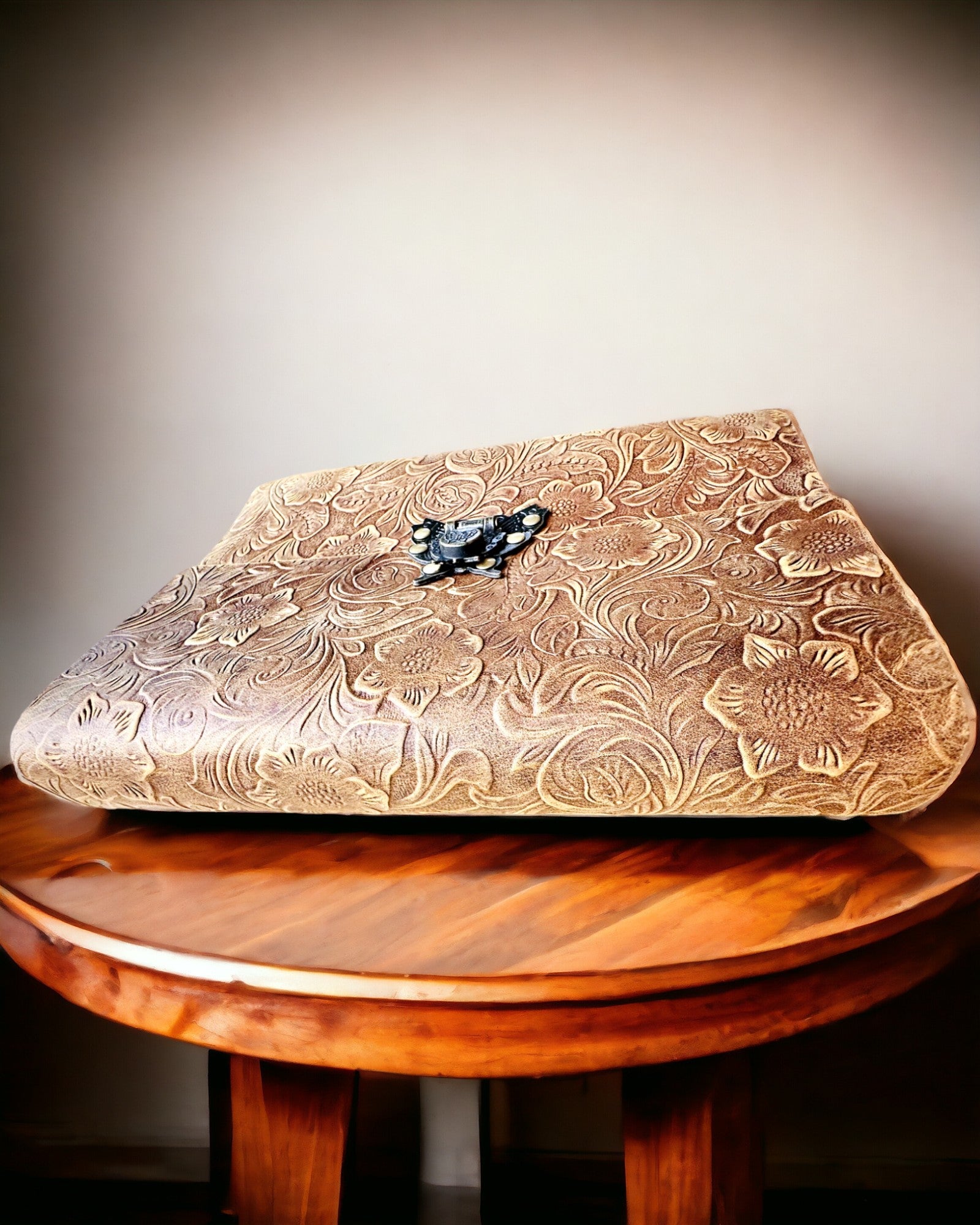 Carnet Rétro de Luxe avec Couverture en Cuir - "Vintage Elegance", 480 pages, possibilité de personnalisation par gravure