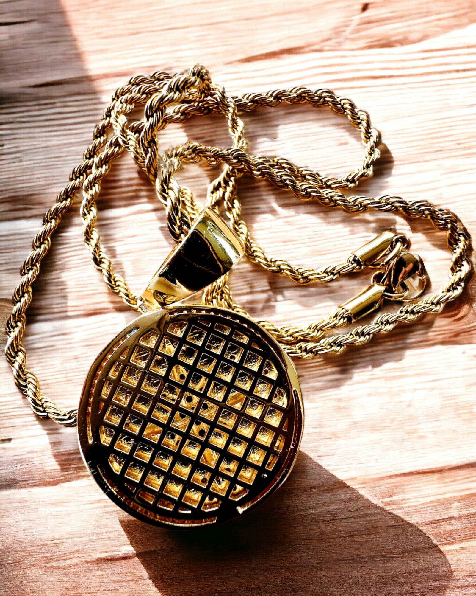 Collana con Pendente Bussola in Stile Glamour con Zirconi per Donne e Uomini - colore oro, incisione