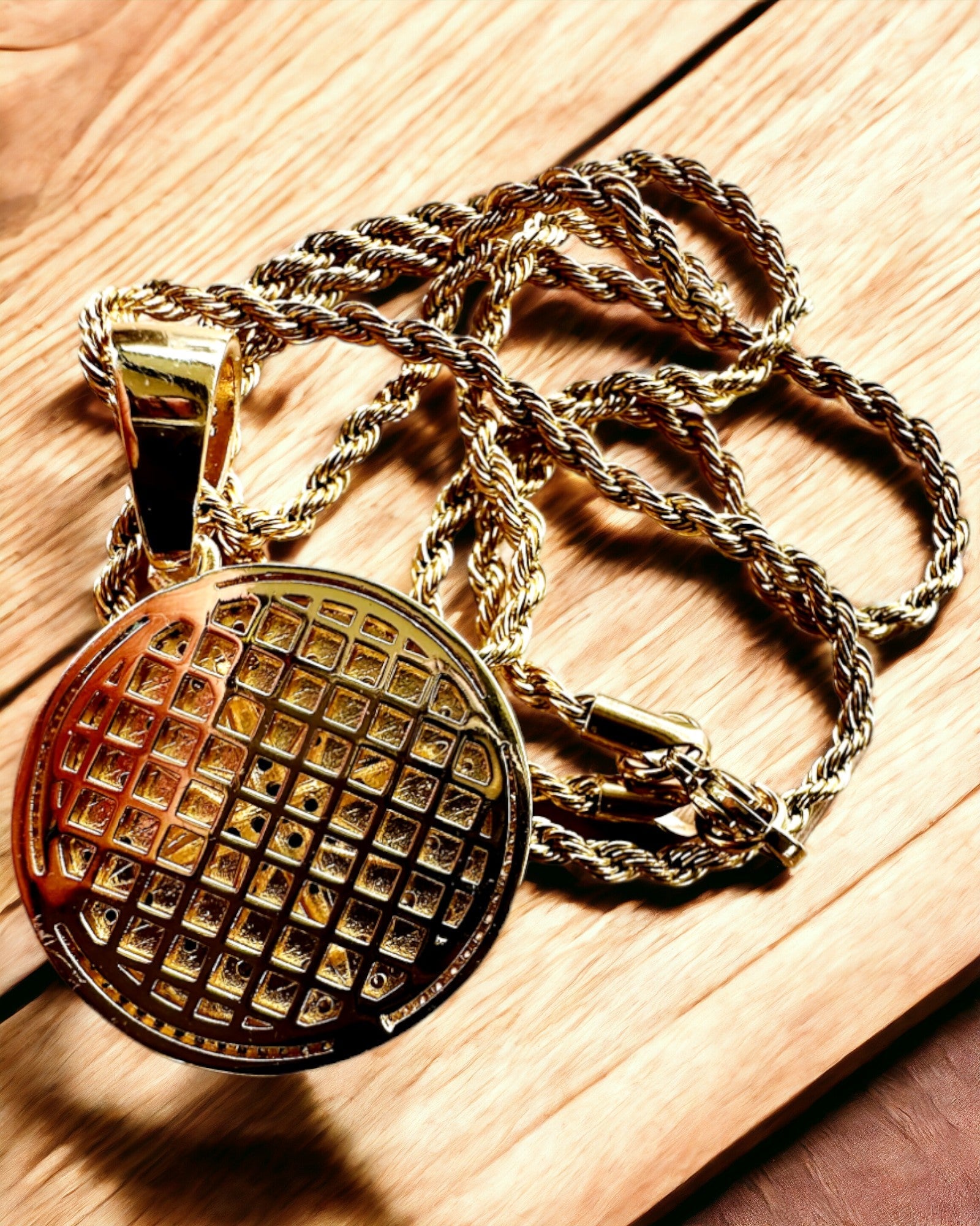 Collana con Pendente Bussola in Stile Glamour con Zirconi per Donne e Uomini - colore oro, incisione