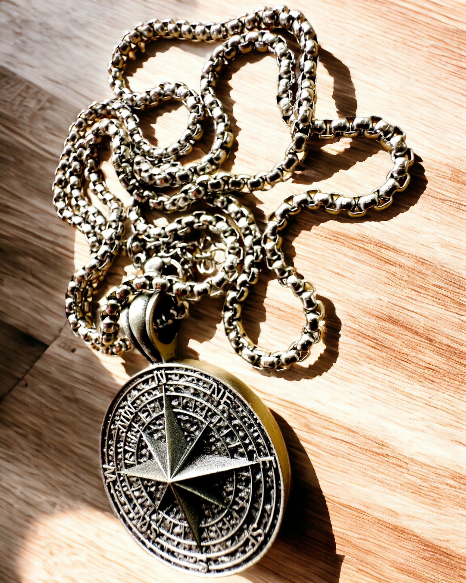 "Eurla" Compass Necklace - customizable with engraving