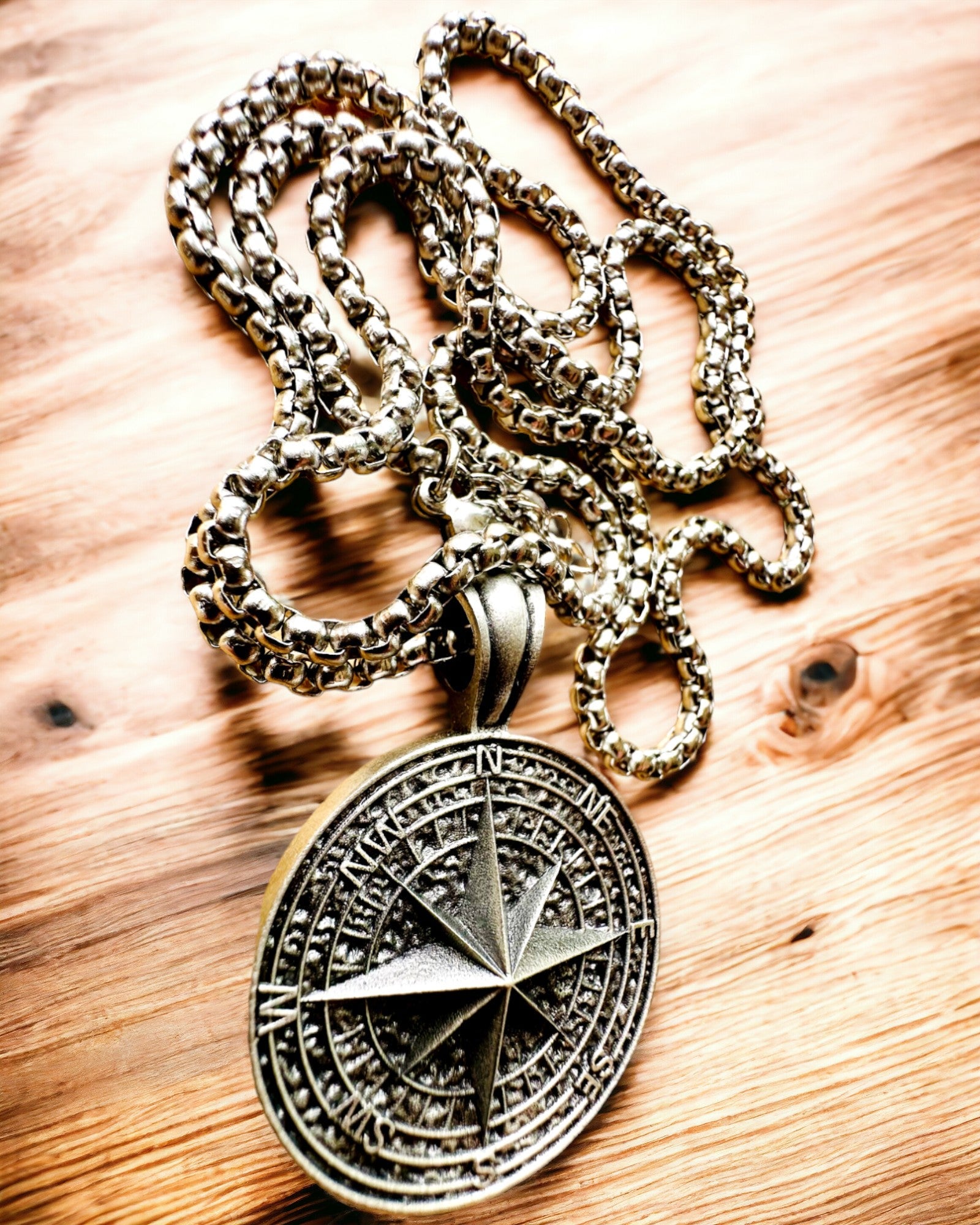 "Eurla" Compass Necklace - customizable with engraving