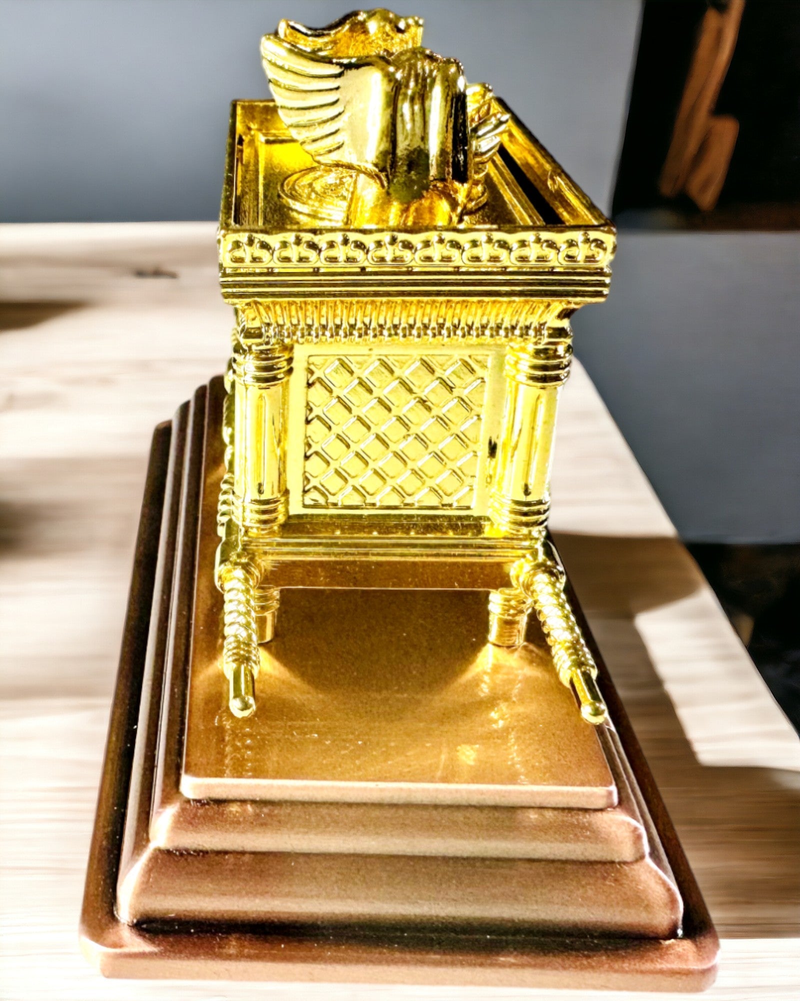 Replica dell'Arca dell'Alleanza Dorata – Statua Decorativa dell'Arca in Rame di Dimensioni XL 28x15.6x20 cm