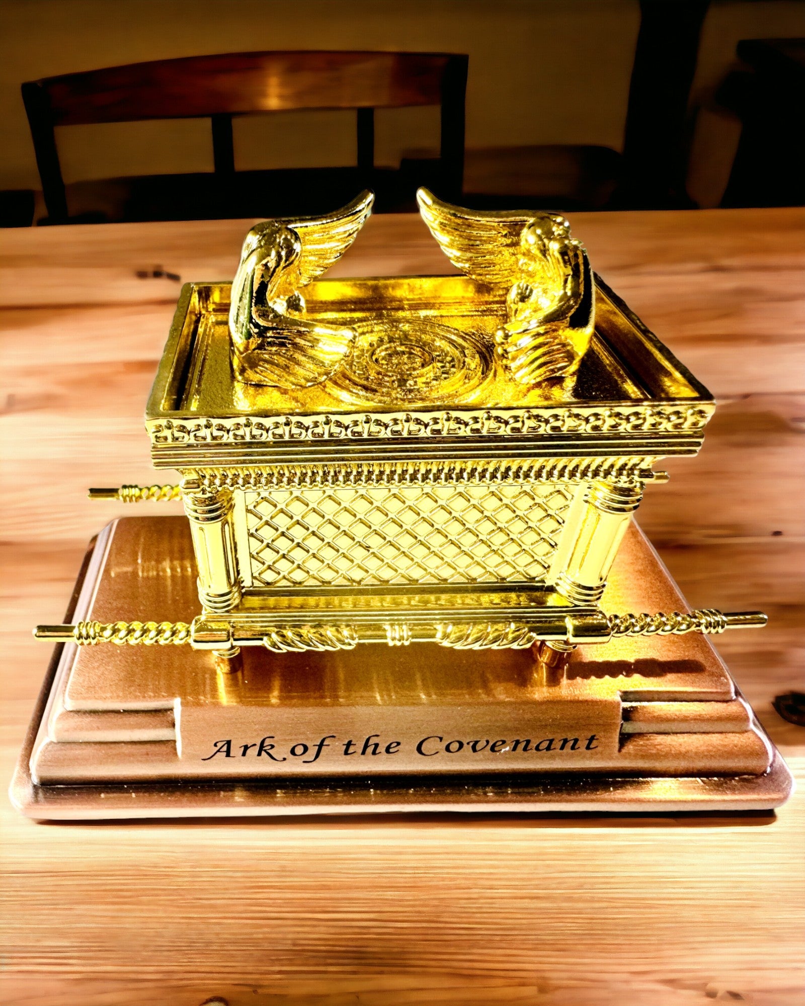 Replica dell'Arca dell'Alleanza Dorata – Statua Decorativa dell'Arca in Rame di Dimensioni XL 28x15.6x20 cm