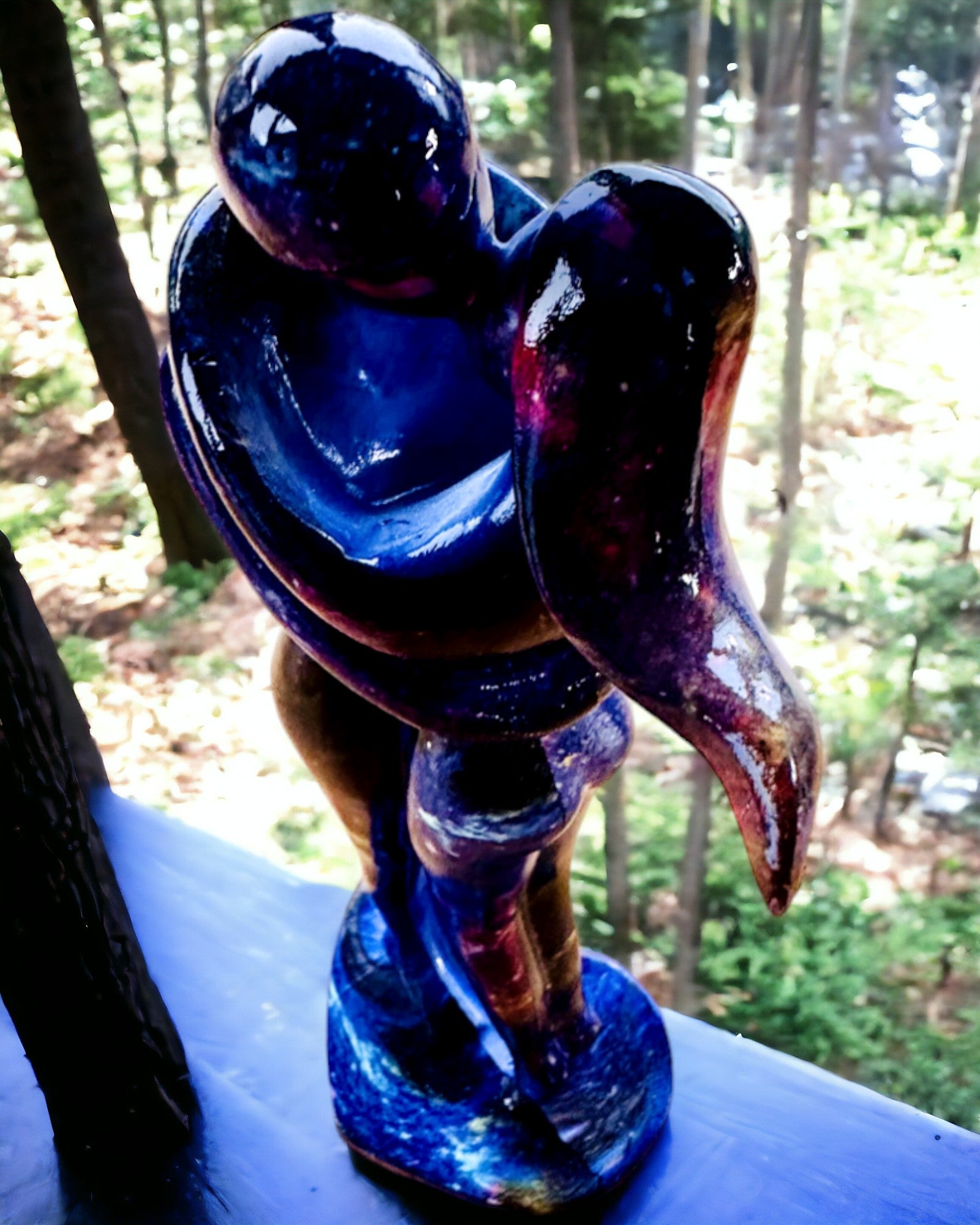 Abbraccio Cosmico - Statuetta in Resina con Opzione di Incisione