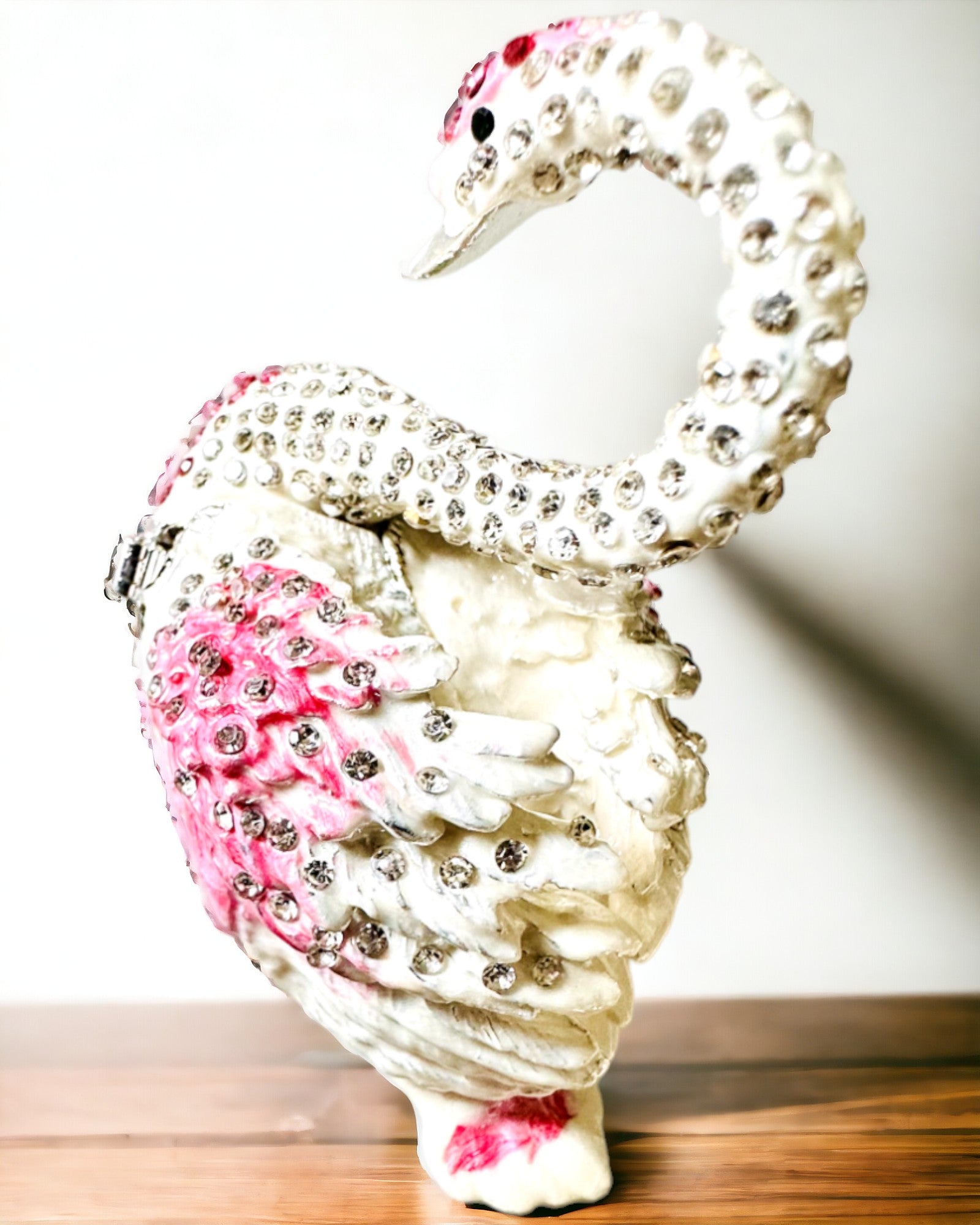 Elegante Scrigno "Gioiello del Cigno" - personalizzazione con incisione