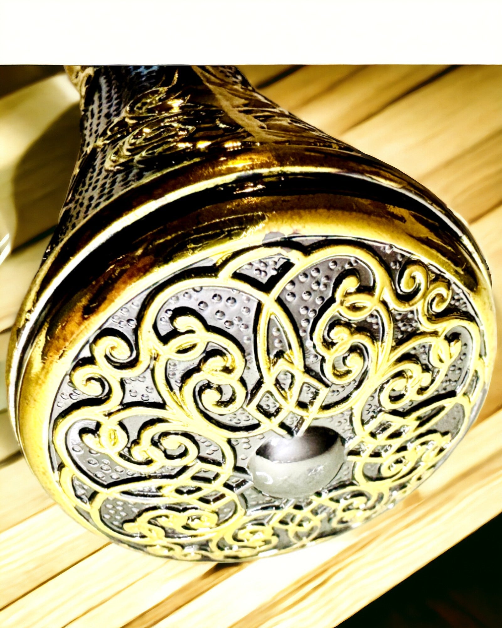 Luxusstock mit goldenem Griff in Blumenform – Elegant und modisch, 93 cm