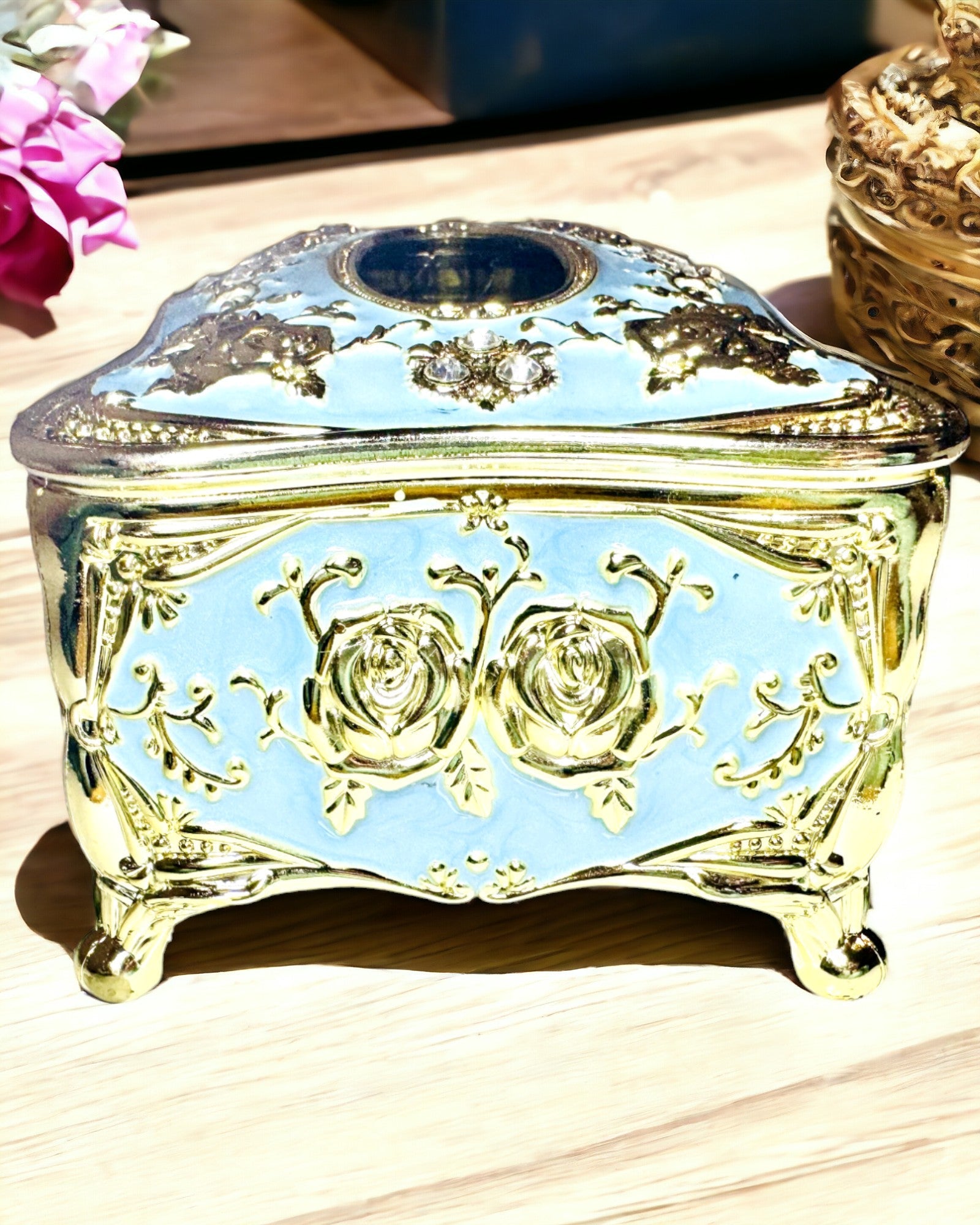 Boîte à Mouchoirs de Luxe avec Motif de Rose en Relief et Poignées Élégantes