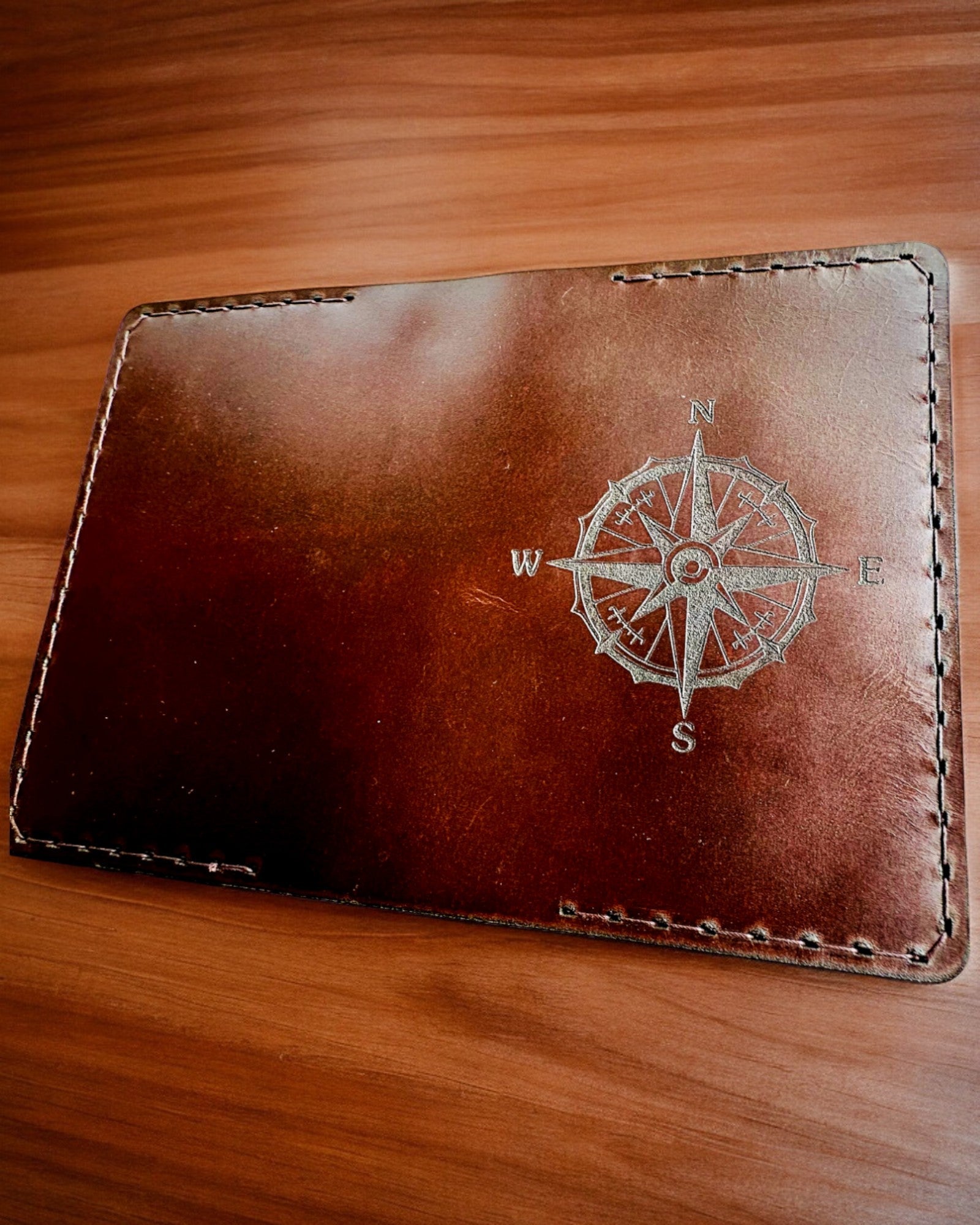 Traveler's Case - Leather Passport Holder, personalized with engraving - 2 color variants