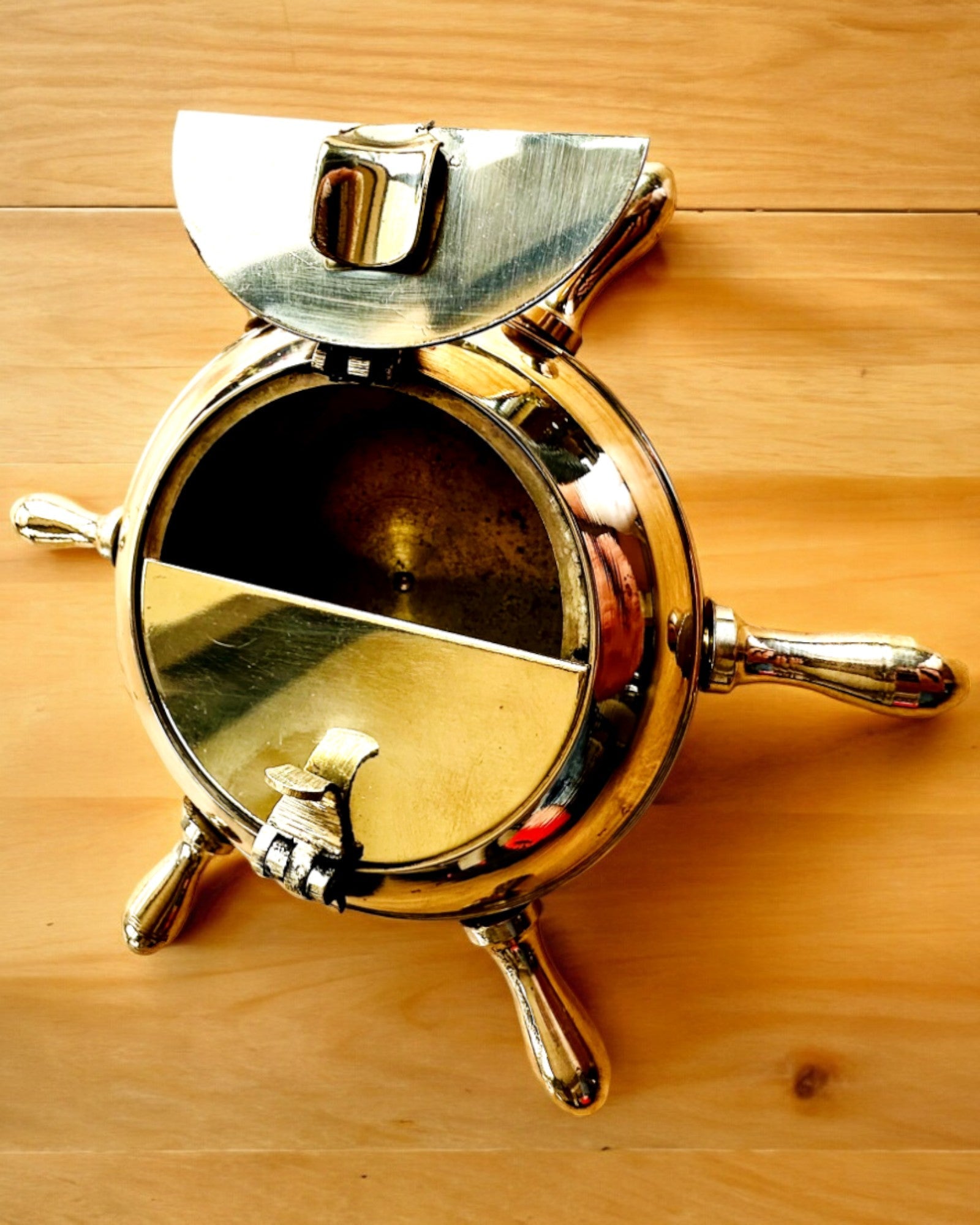 "Posacenere in Ottone da Capitano - opzione di personalizzazione per regalo con incisione, fatto a mano"