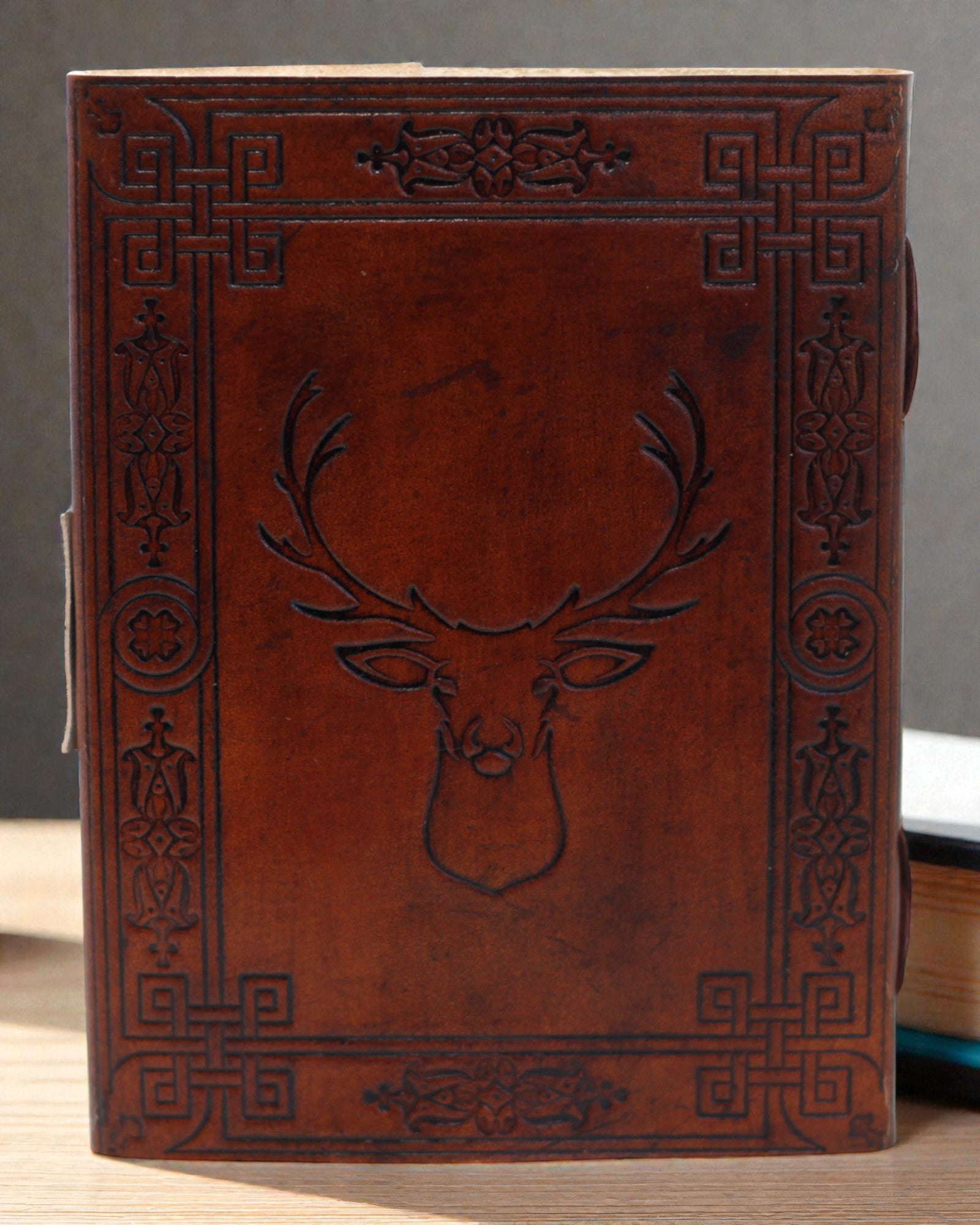 Cervus Spirit – Carnet en cuir au motif de cerf