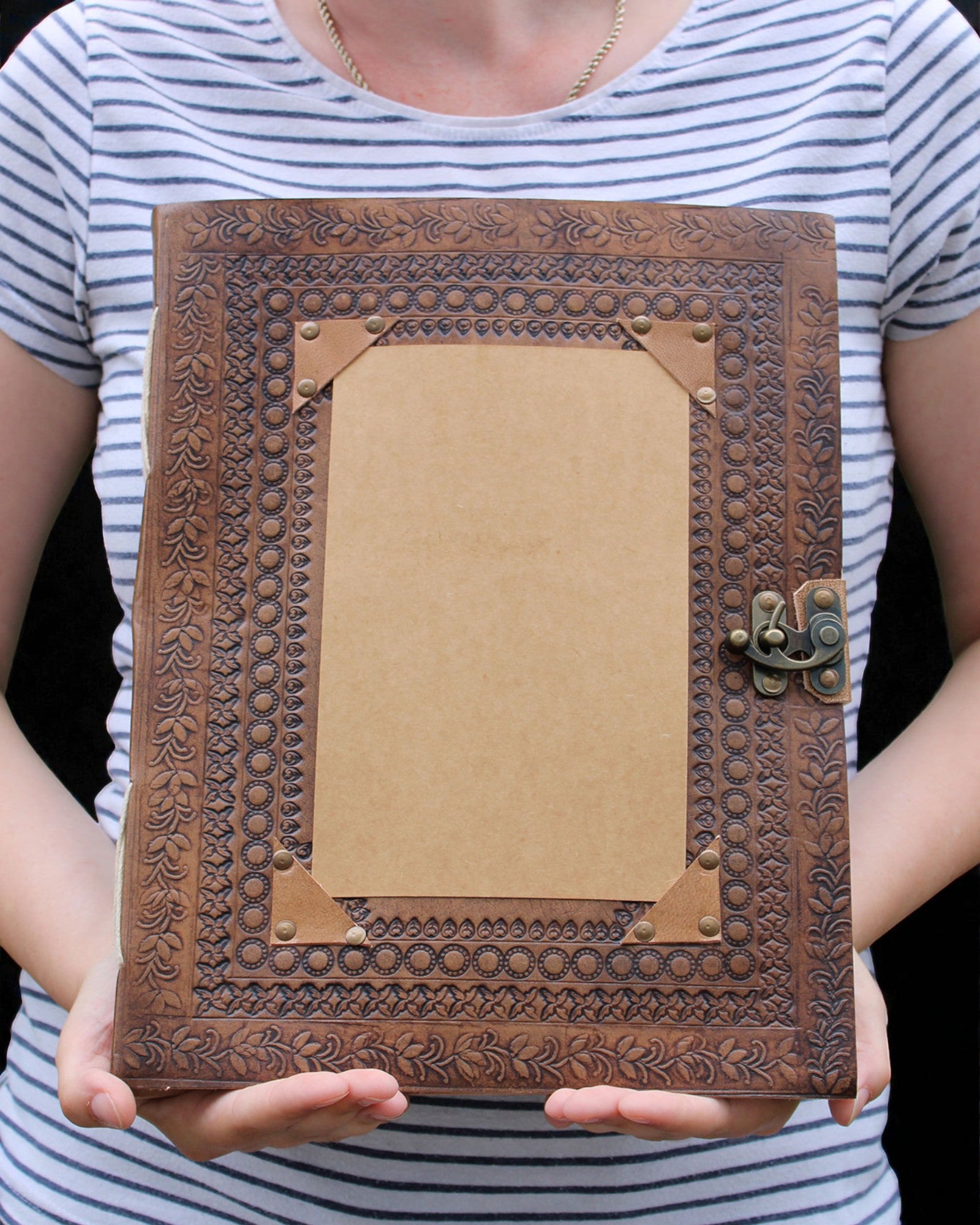 Libro dei ricordi in pelle Eredità – Taccuino personalizzato 25 × 33 cm