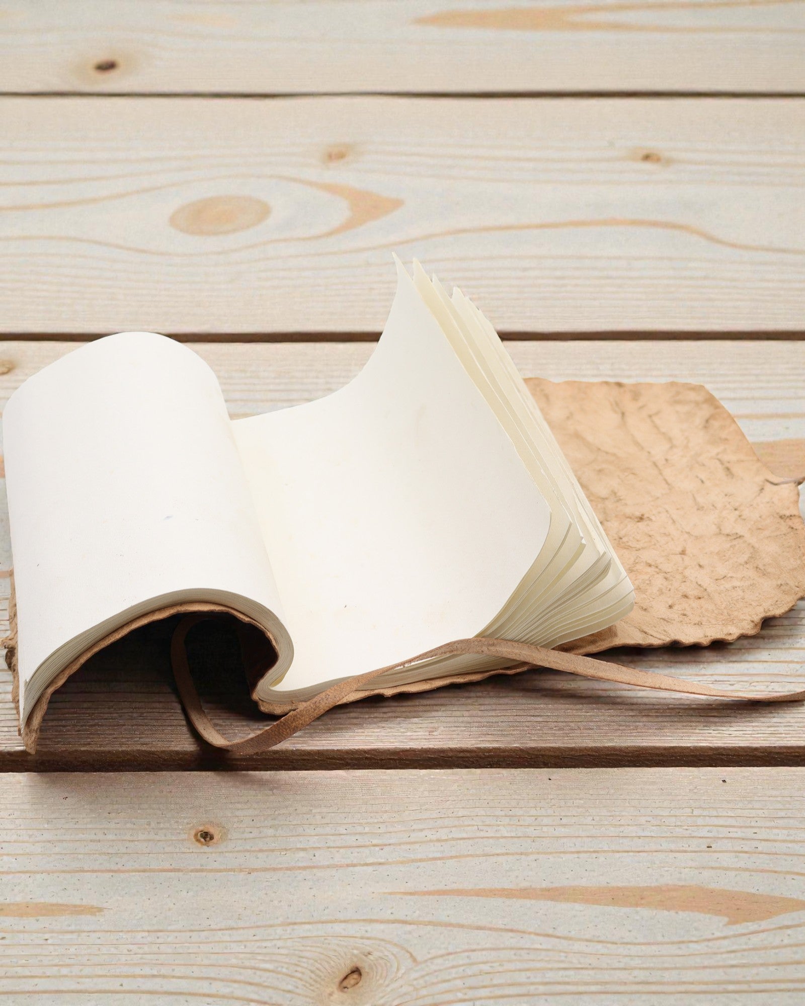 Roll-up Leather Travel Notebook – Natural (21 x 15 cm)