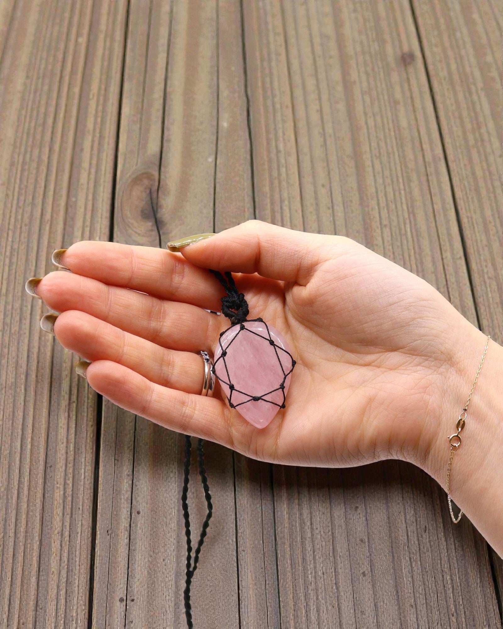 Larme d’amour – Collier macramé avec quartz rose