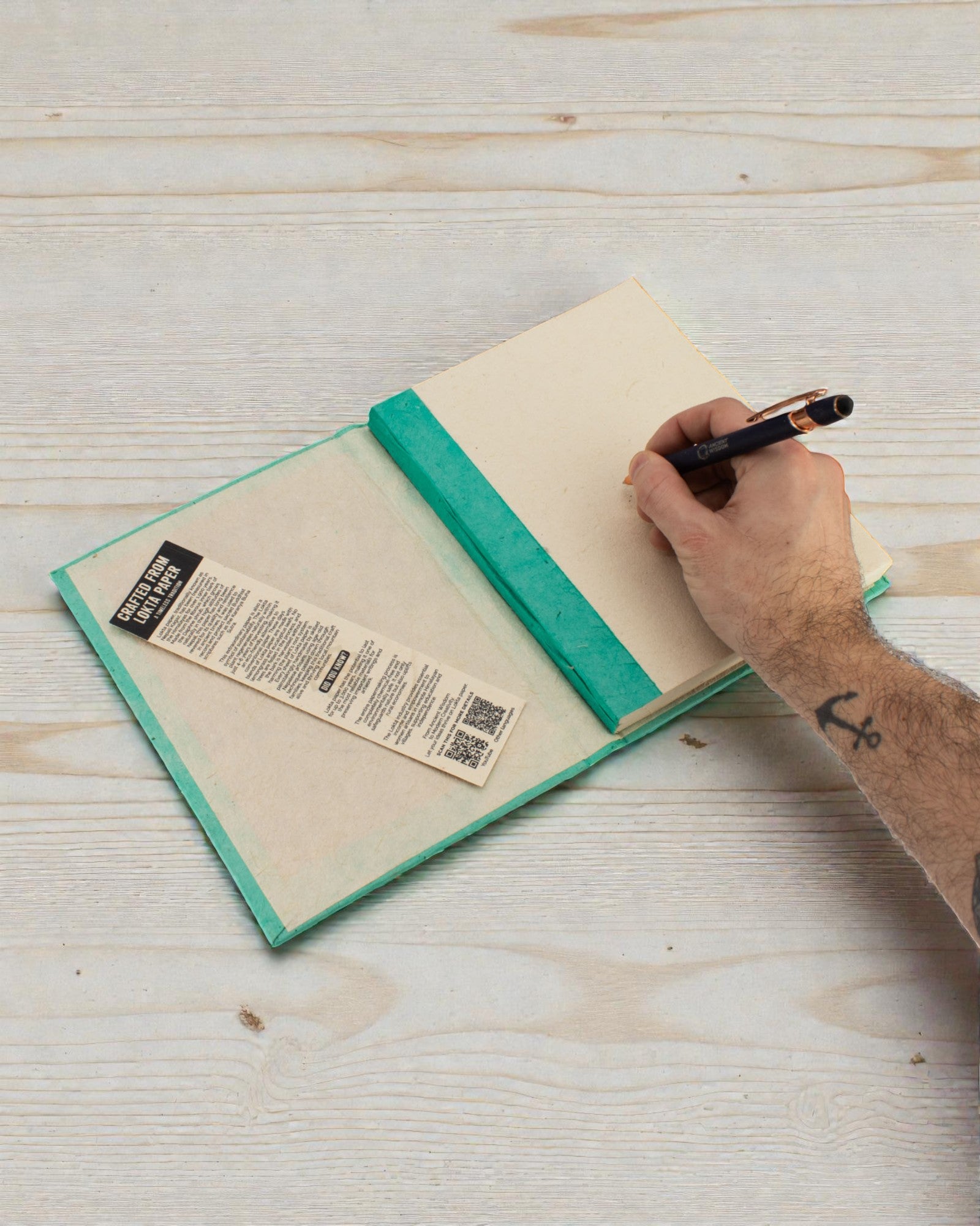 Carnet artistique Lokta en mosaïque – Mini carreaux turquoise (45 feuilles, 21 x 15 cm)