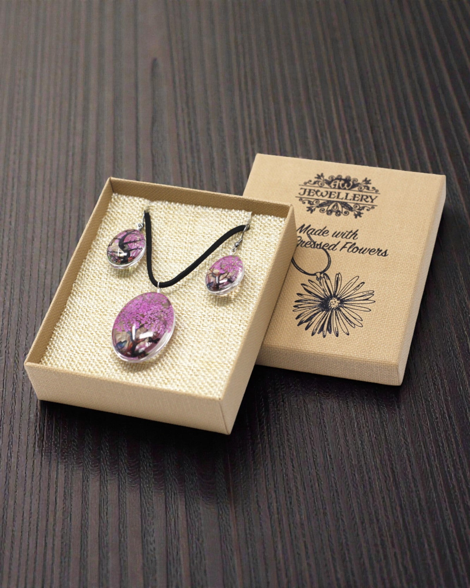 Rosenglanz – Hellrosa Schmuckset mit getrockneten Blumen, Baum des Lebens